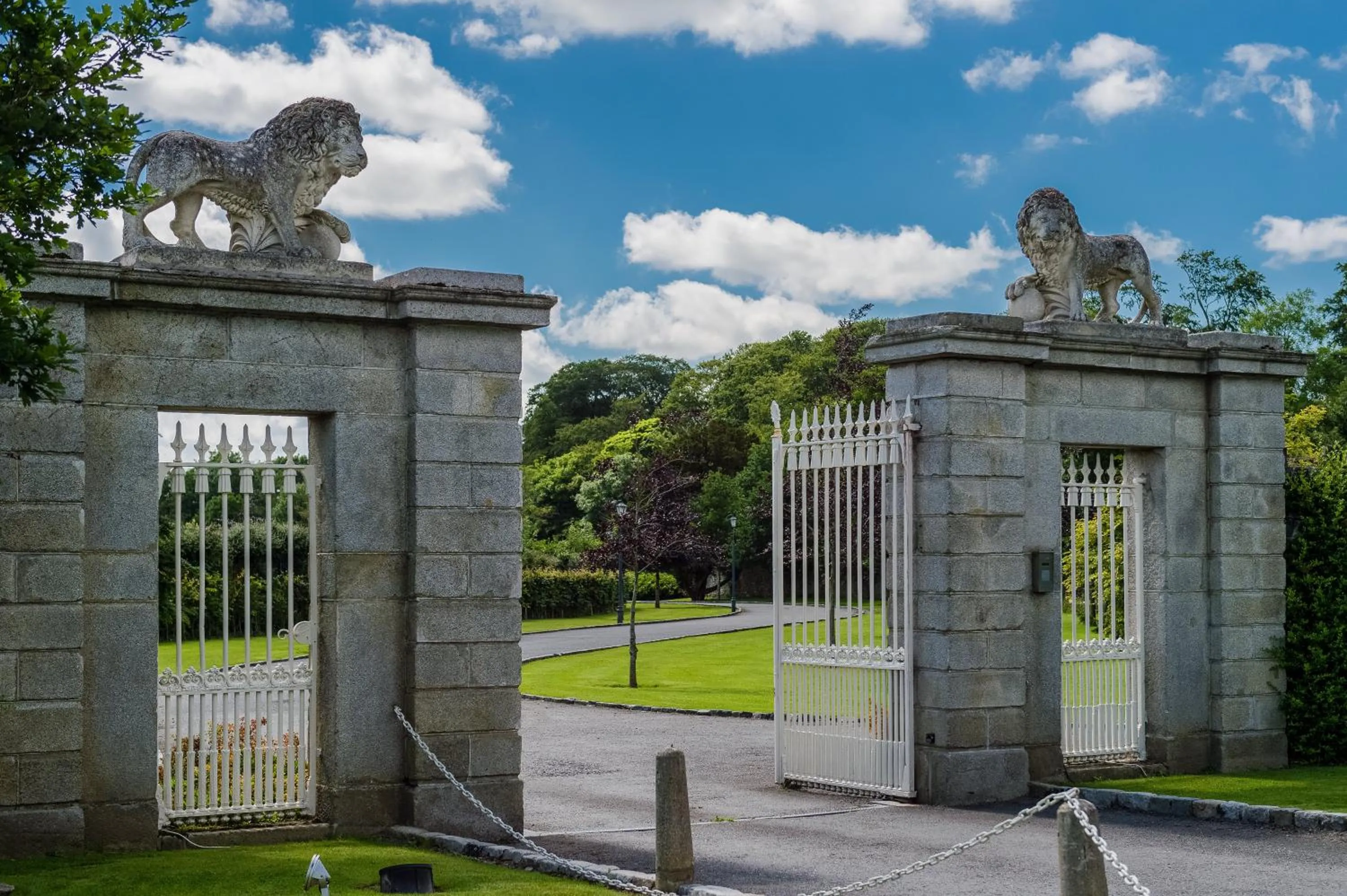 Facade/entrance in Cliff at Lyons