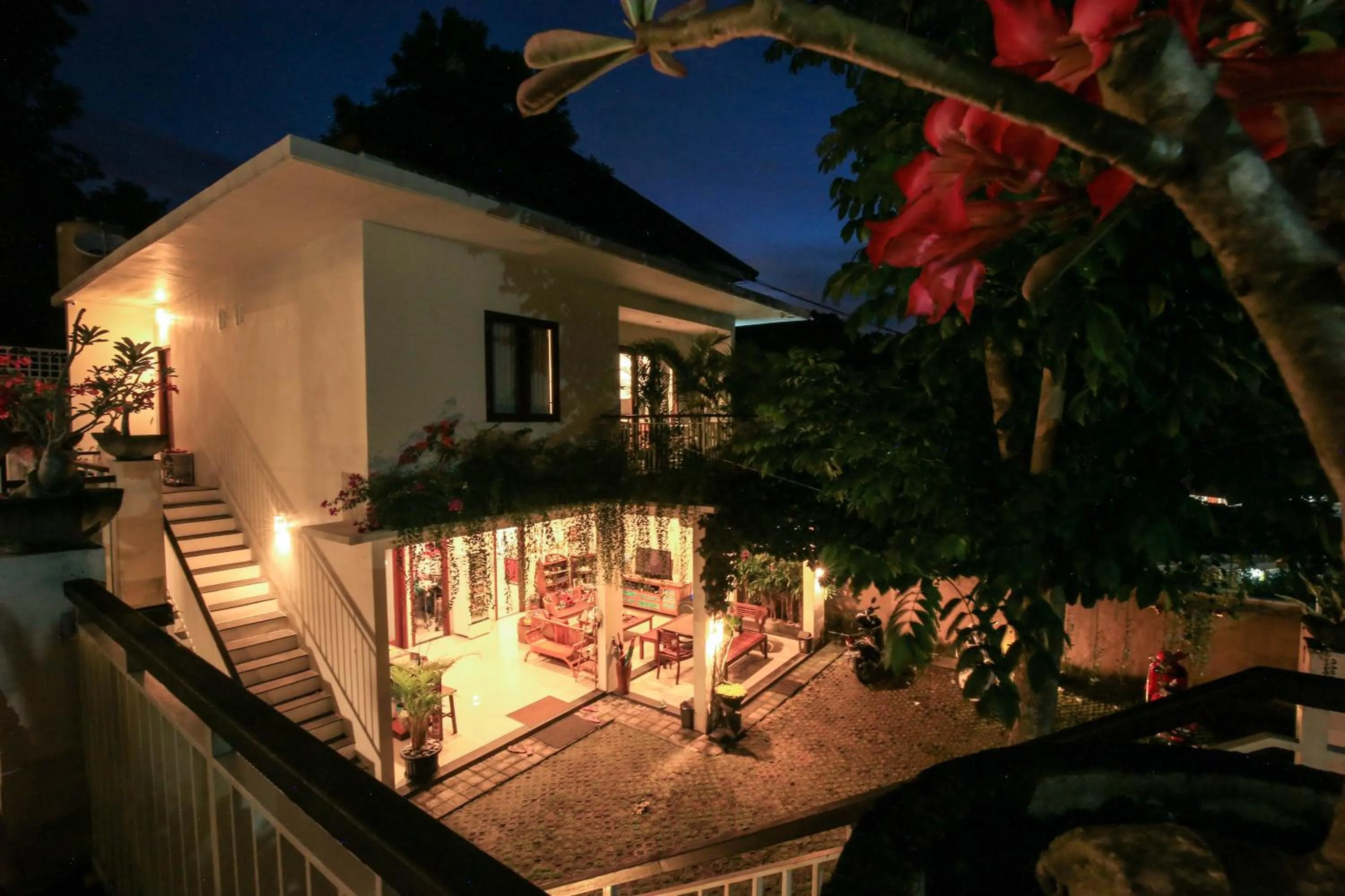 Communal lounge/ TV room in Dewi Villa Padangbai Hotel