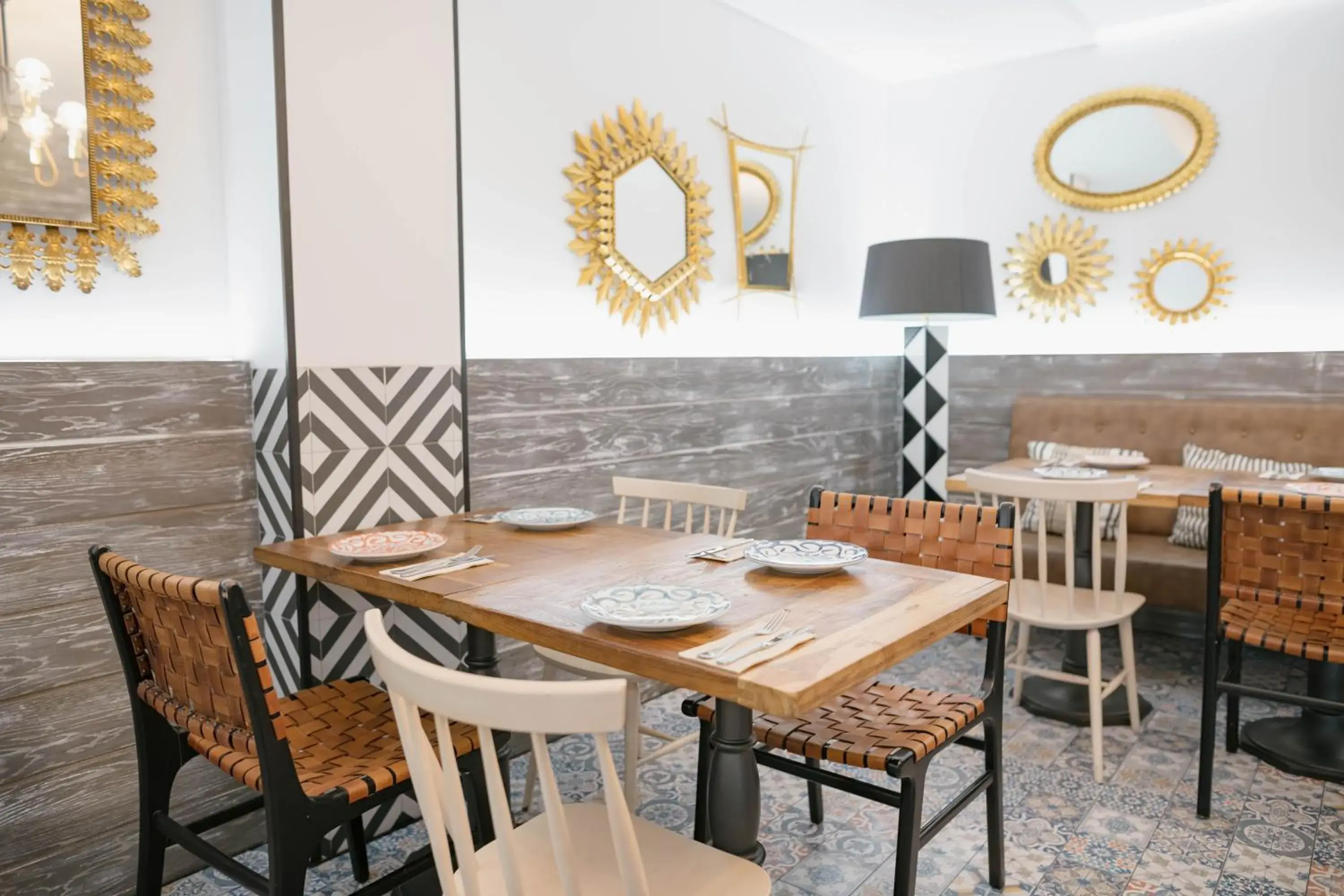 Restaurant/places to eat in MYR Plaza Mercado & Spa Restaurant/places to eat in MYR Plaza Mercado & Spa