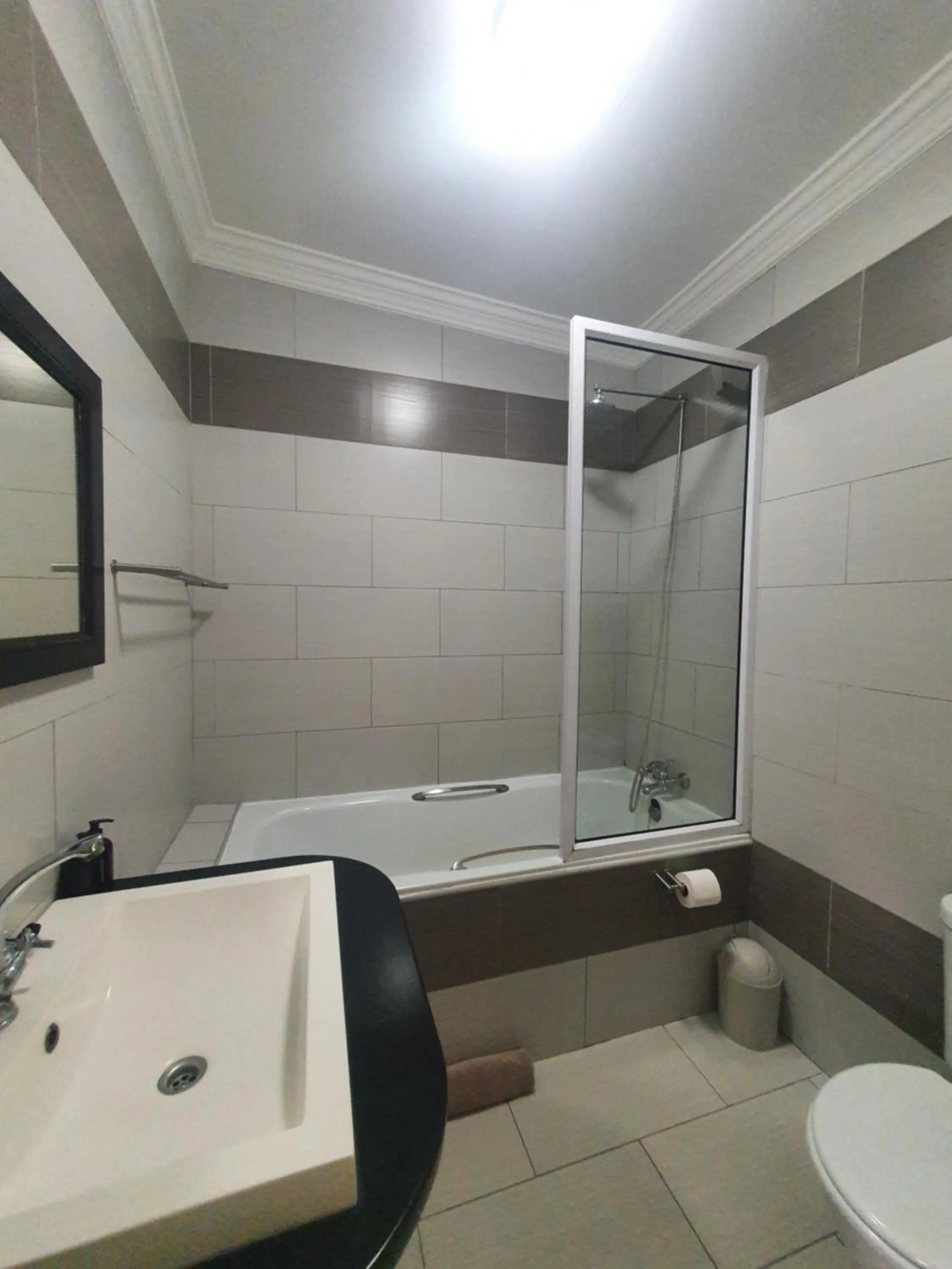 Bathroom in Langholm Hotel