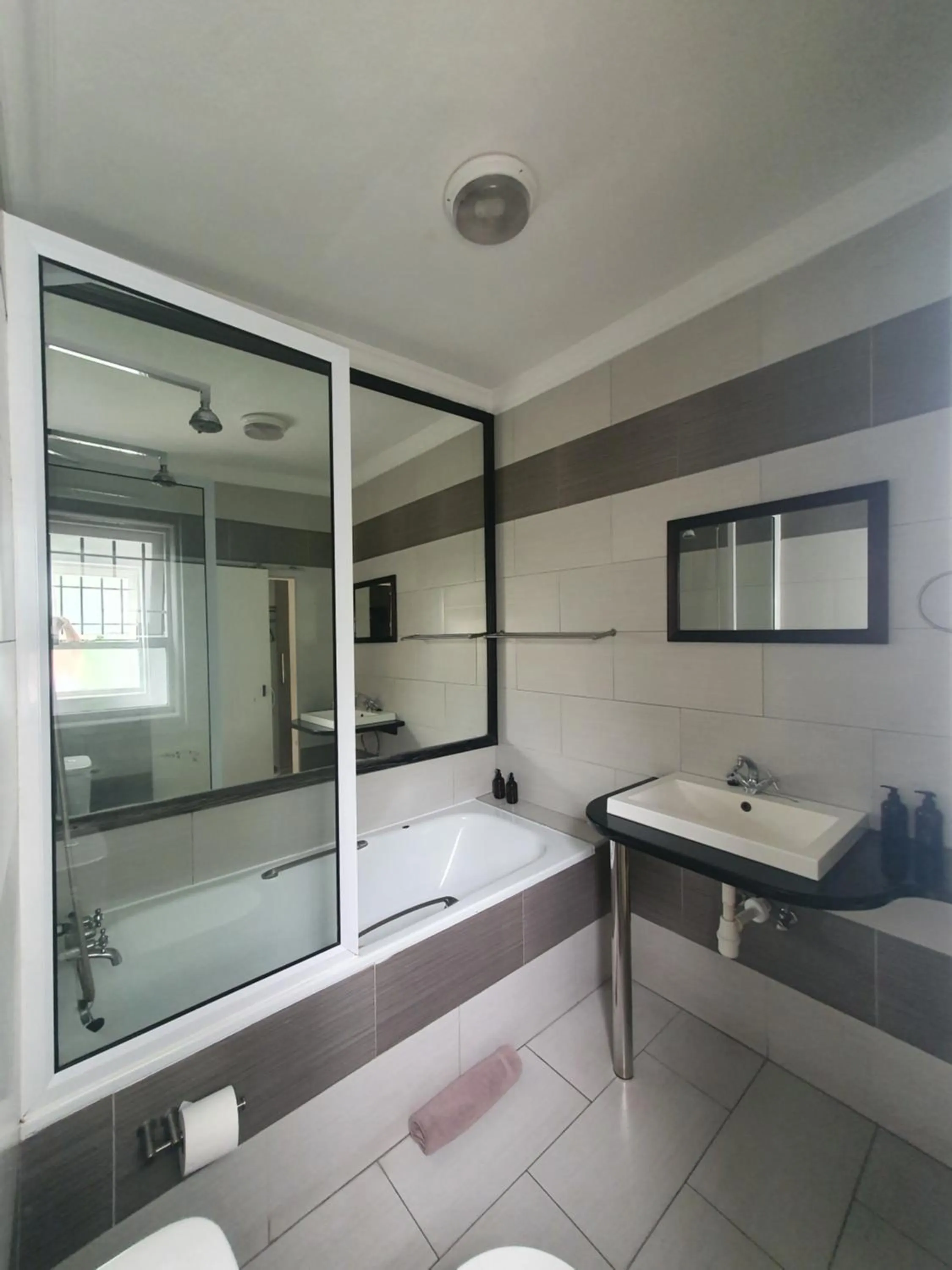 Bathroom in Langholm Hotel