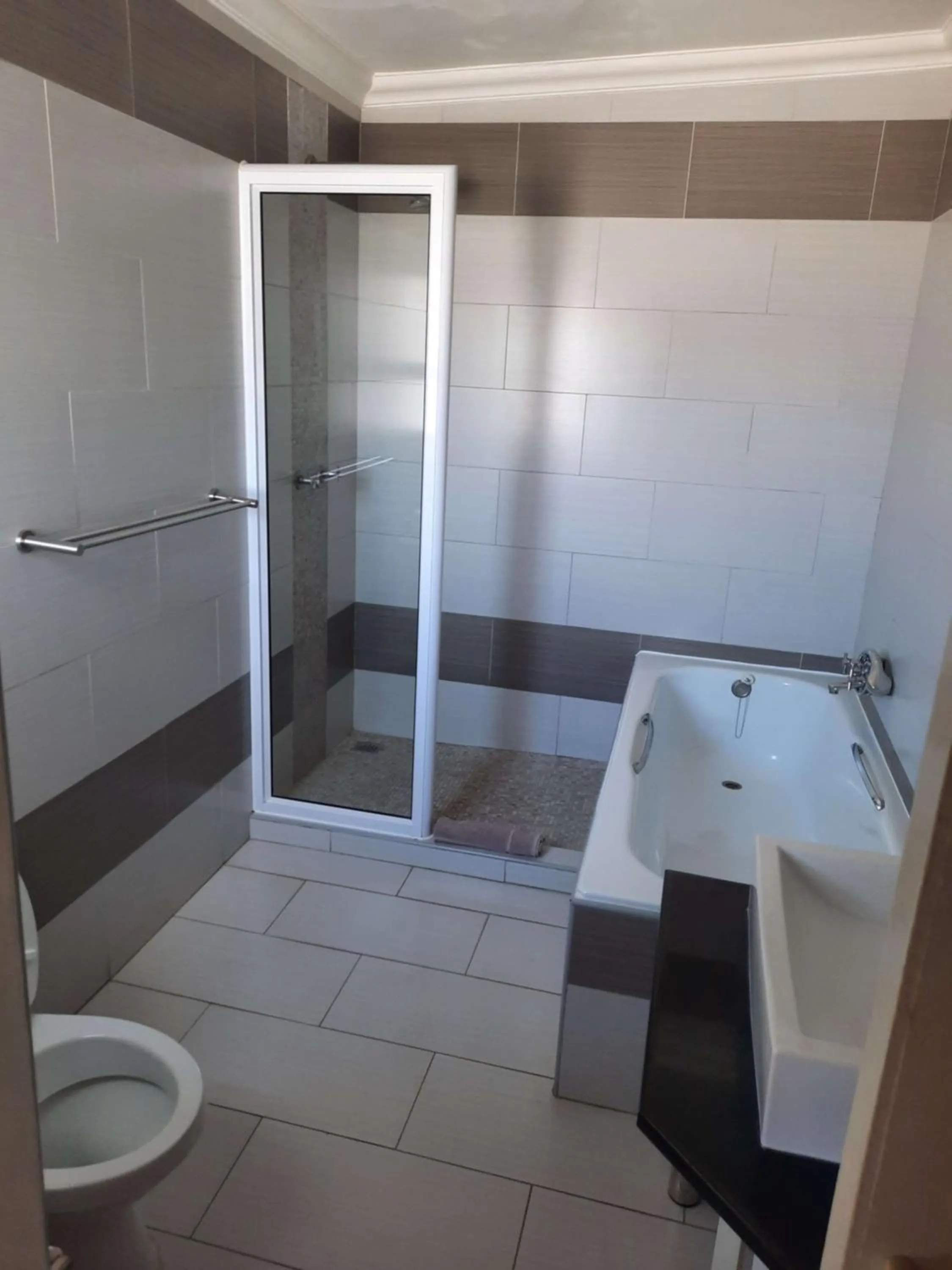 Bathroom in Langholm Hotel