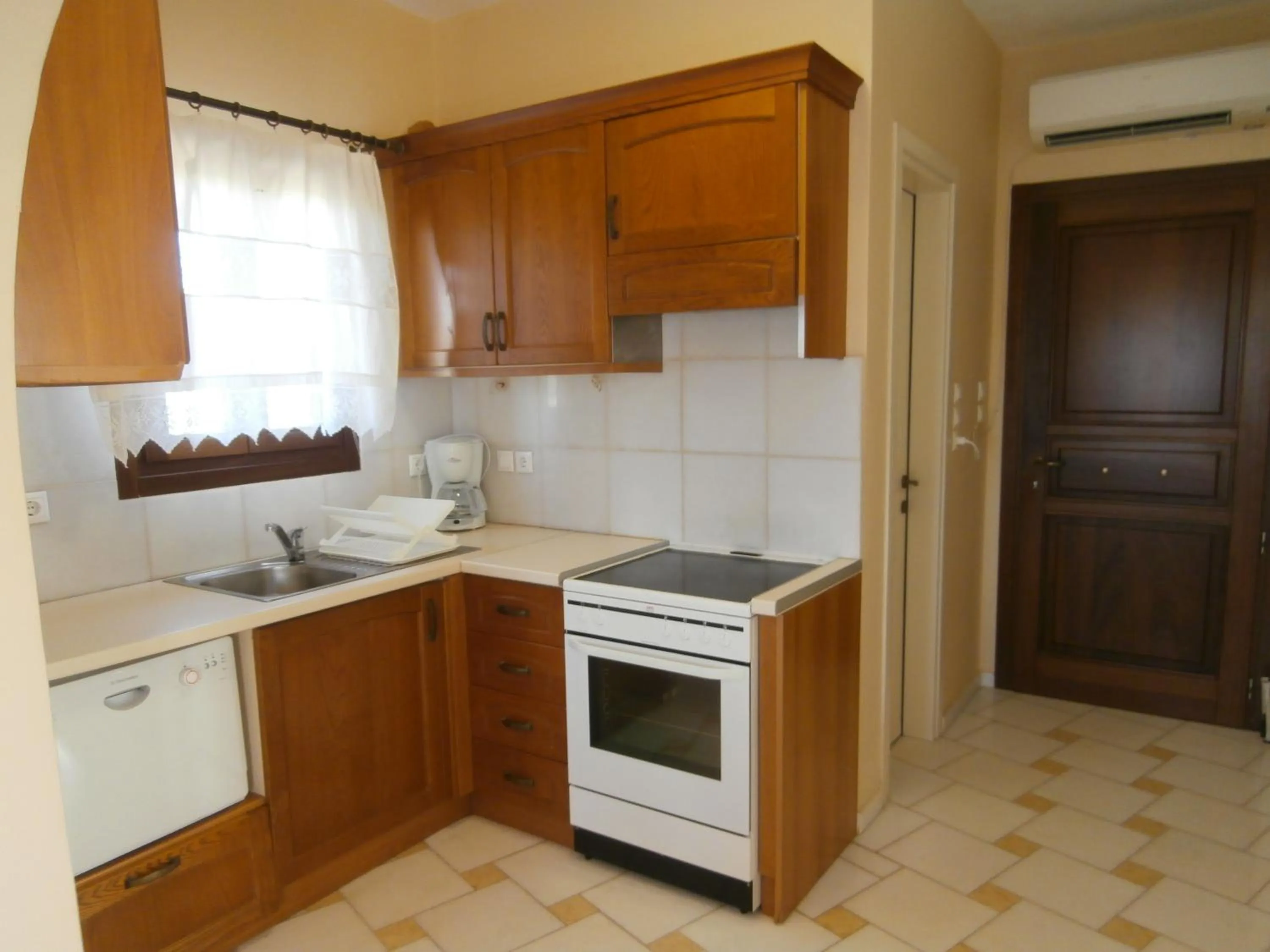 Kitchen or kitchenette in Kedros Villas