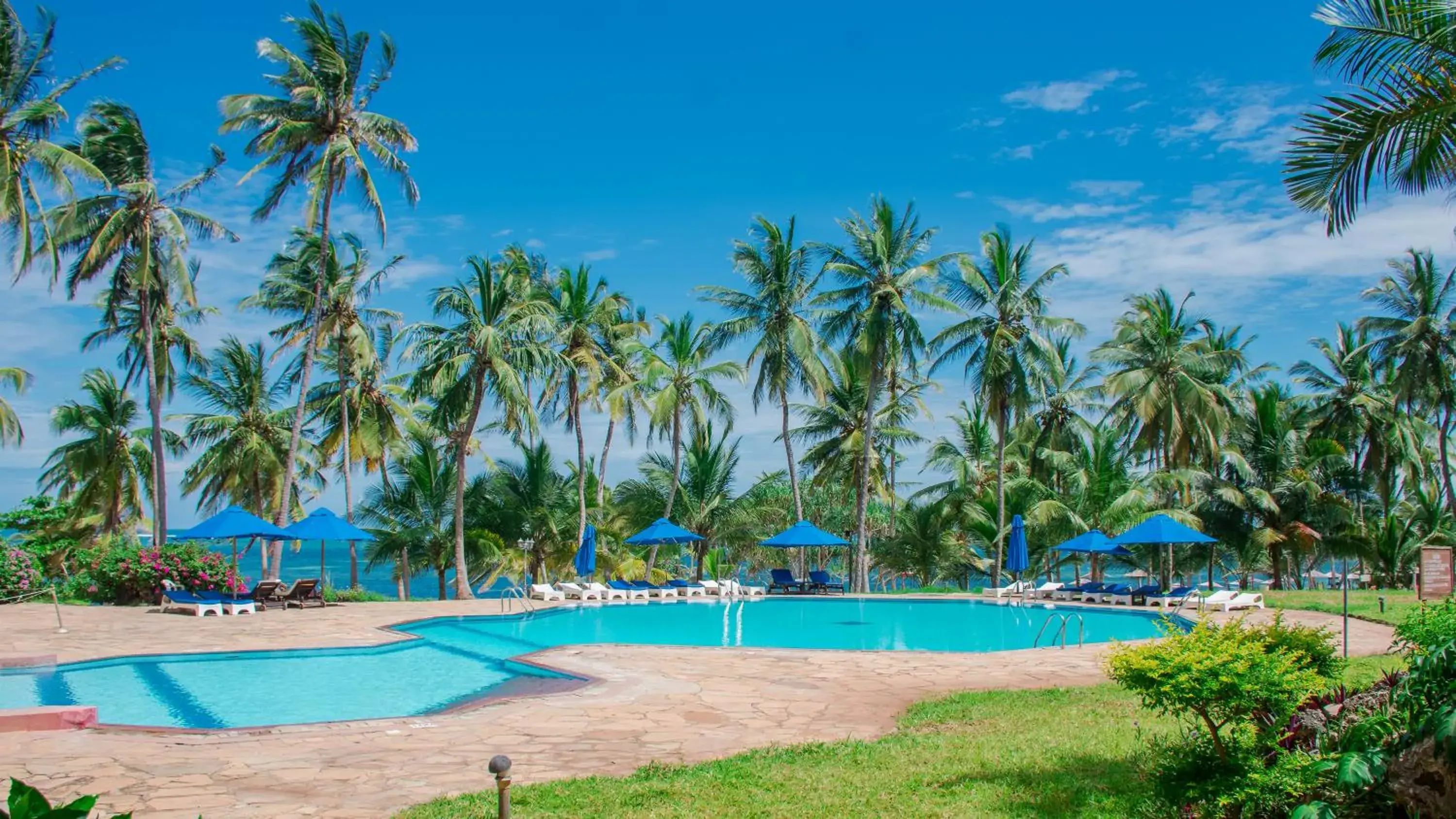 Pool view in Mombasa Continental Resort Pool view in Mombasa Continental Resort