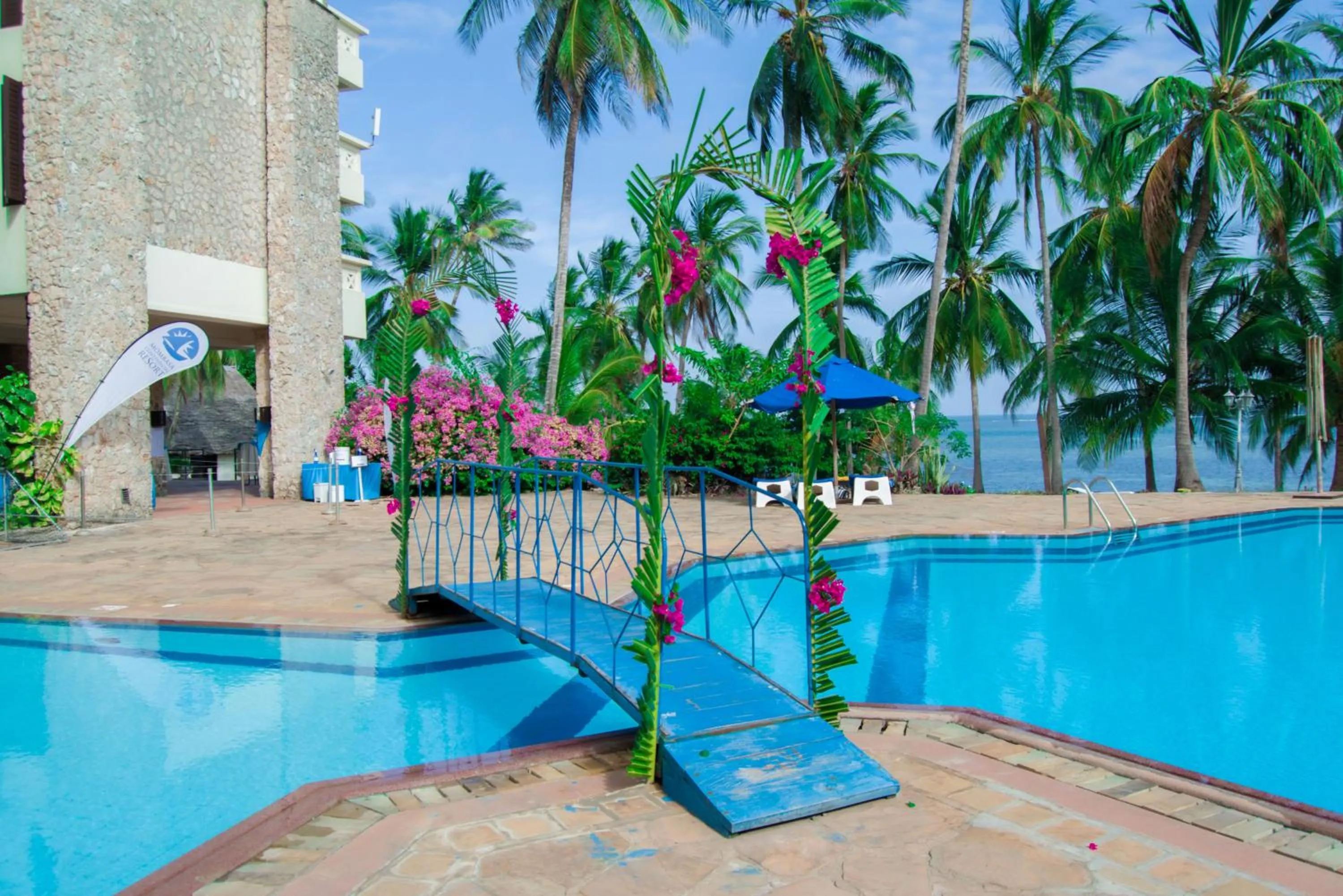 Swimming pool in Mombasa Continental Resort