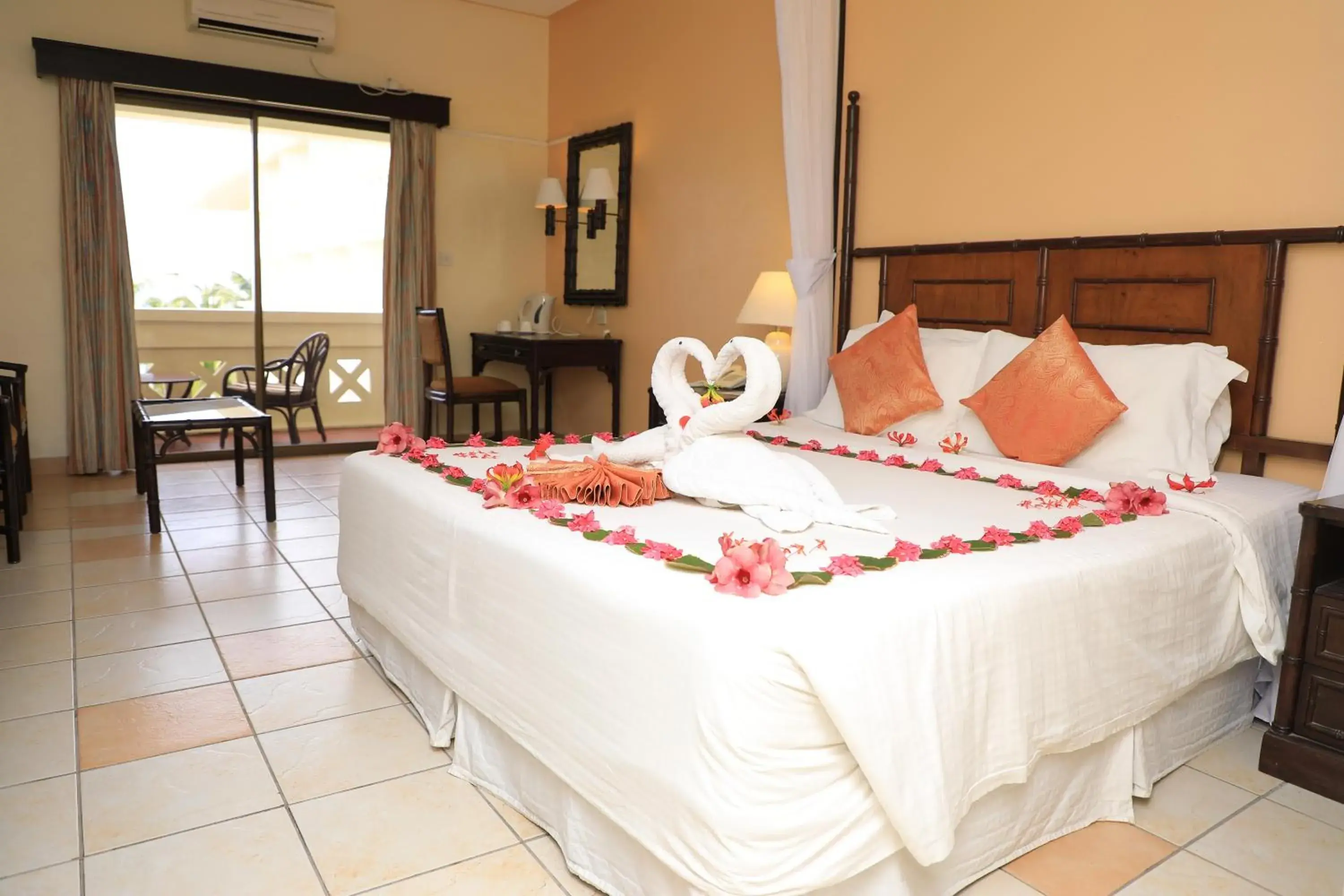 Bedroom, Bed in Mombasa Continental Resort Bedroom, Bed in Mombasa Continental Resort