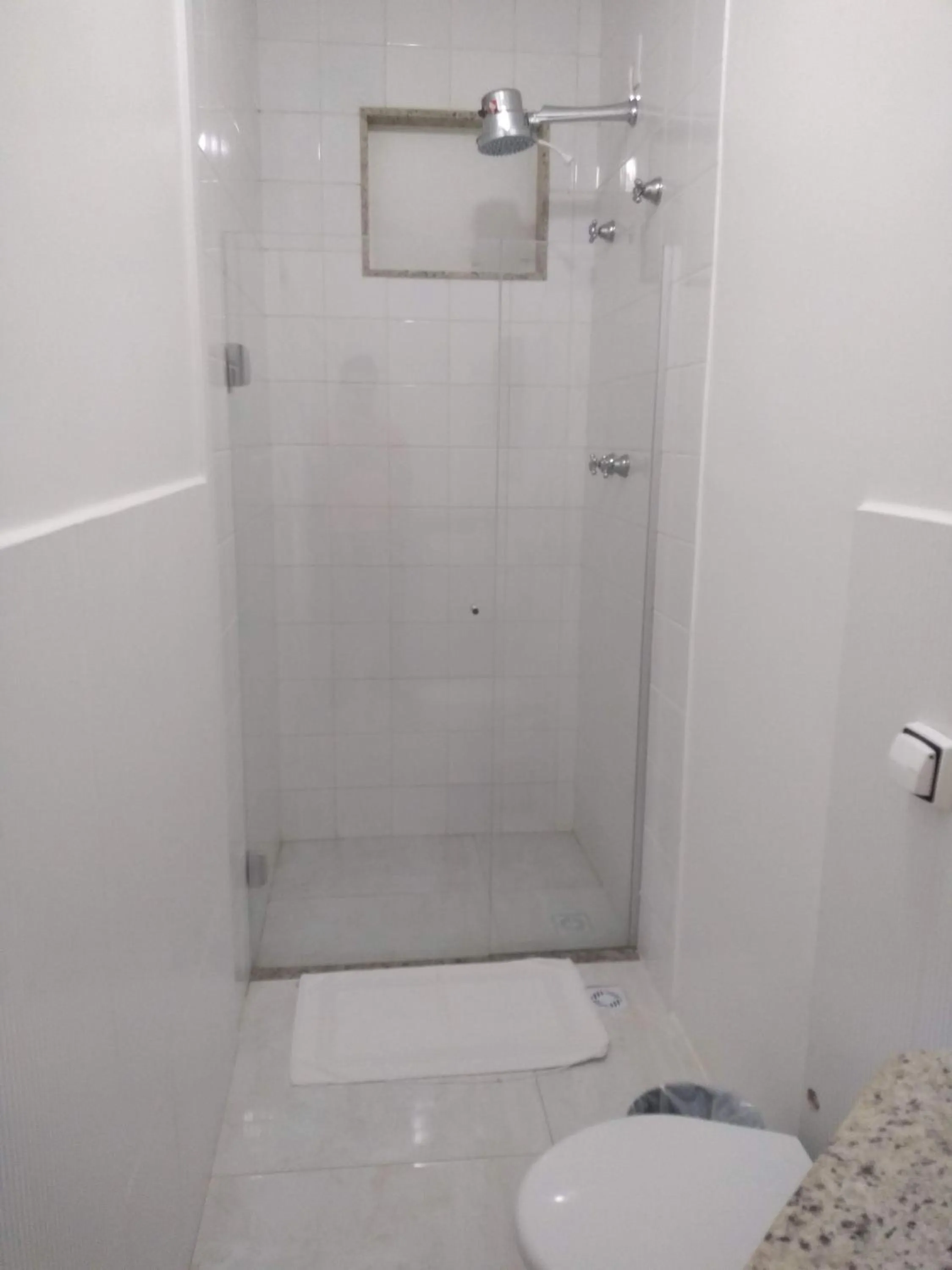 Shower in Aurora Hotel