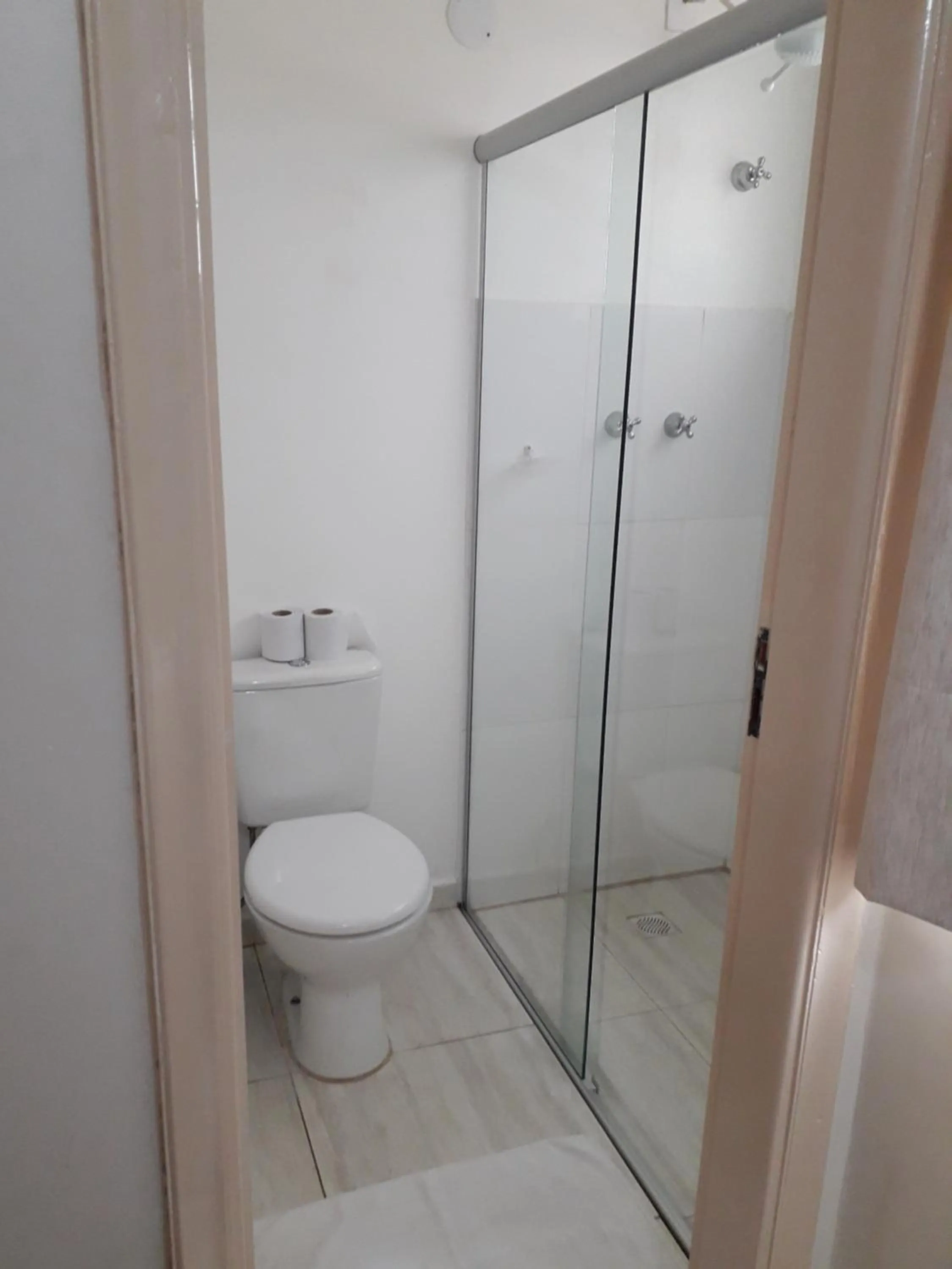 Shower in Aurora Hotel