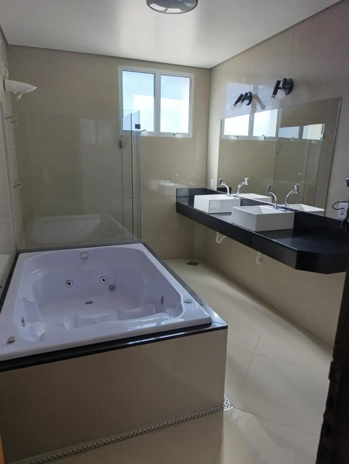 Bathroom in Aurora Hotel