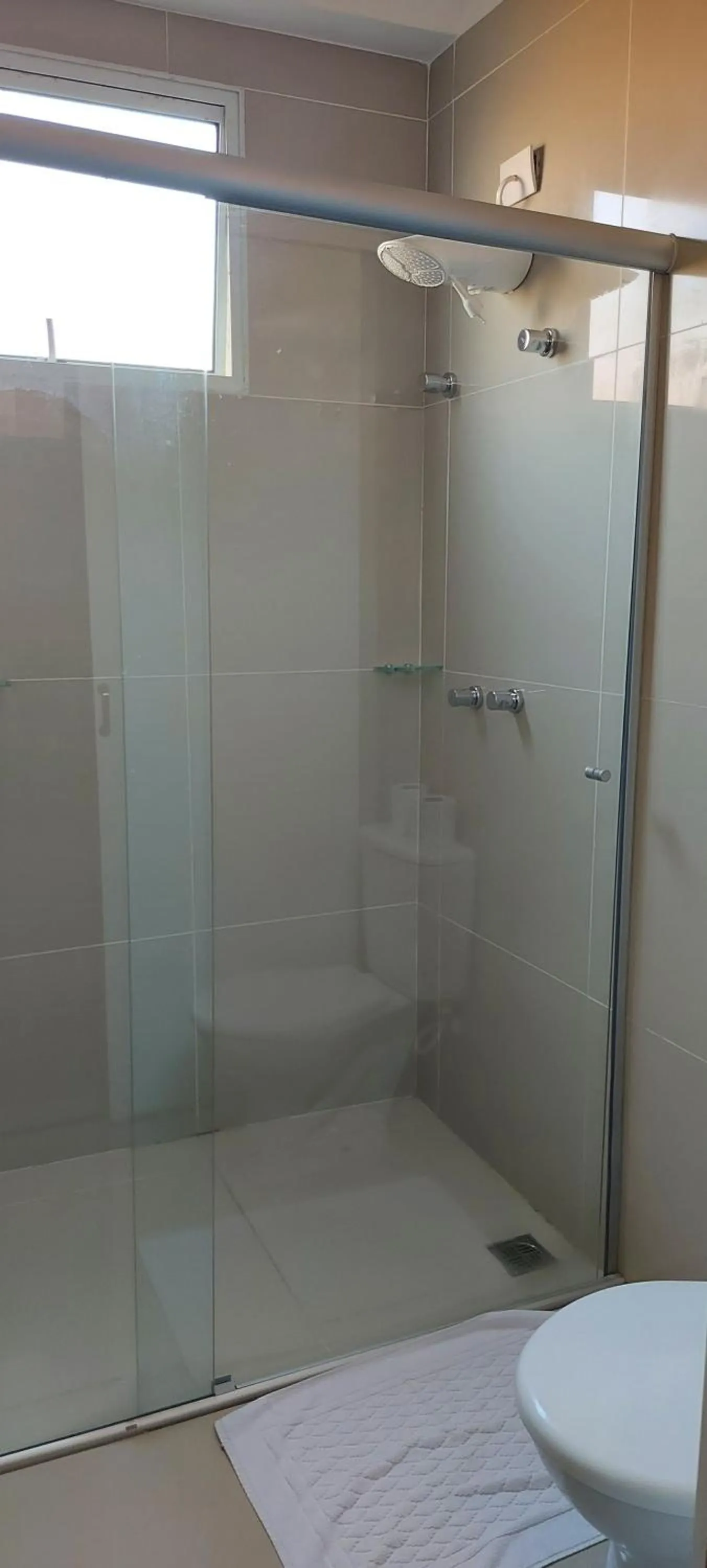 Shower in Aurora Hotel