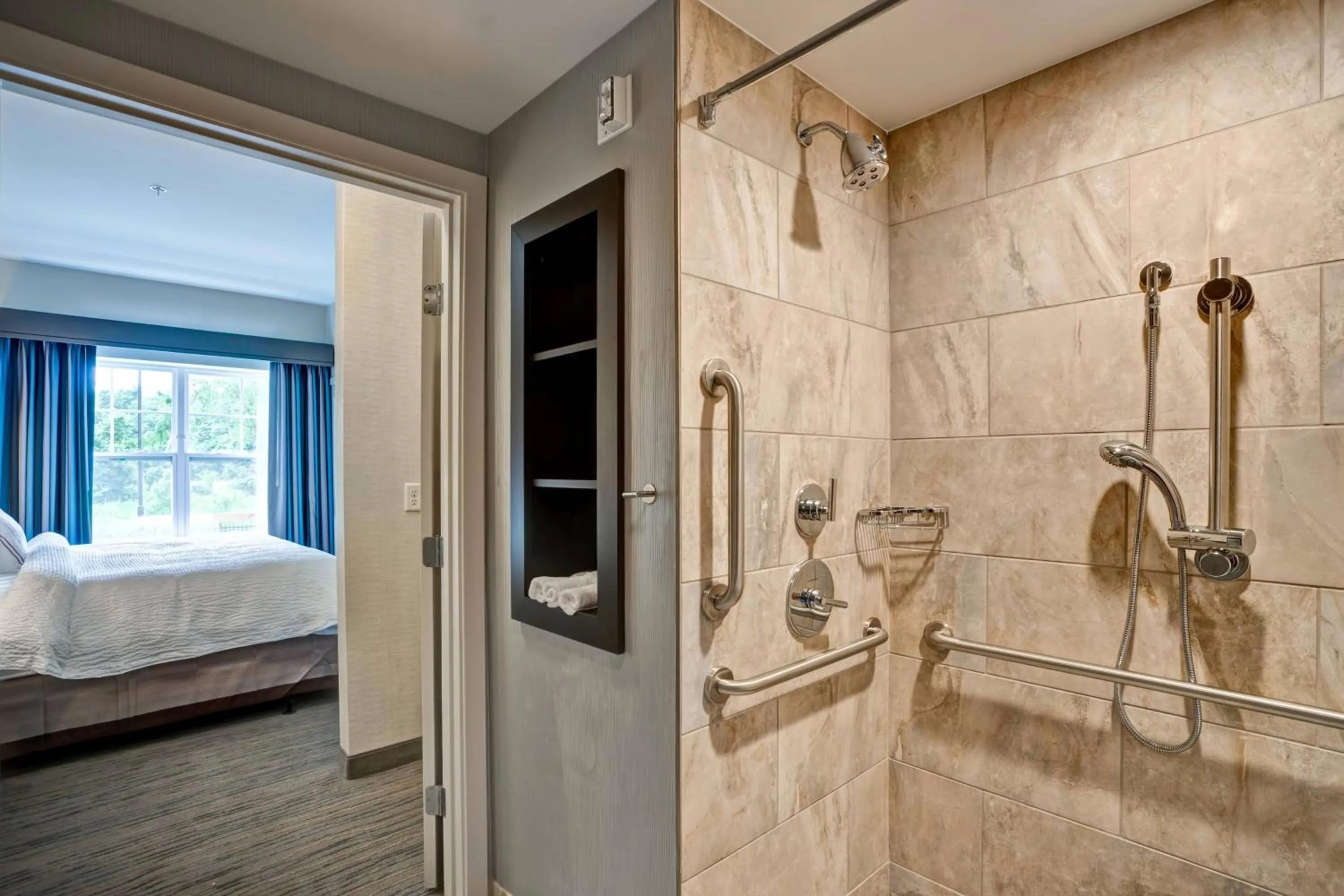 Bathroom, Bed in Residence Inn by Marriott Hamilton