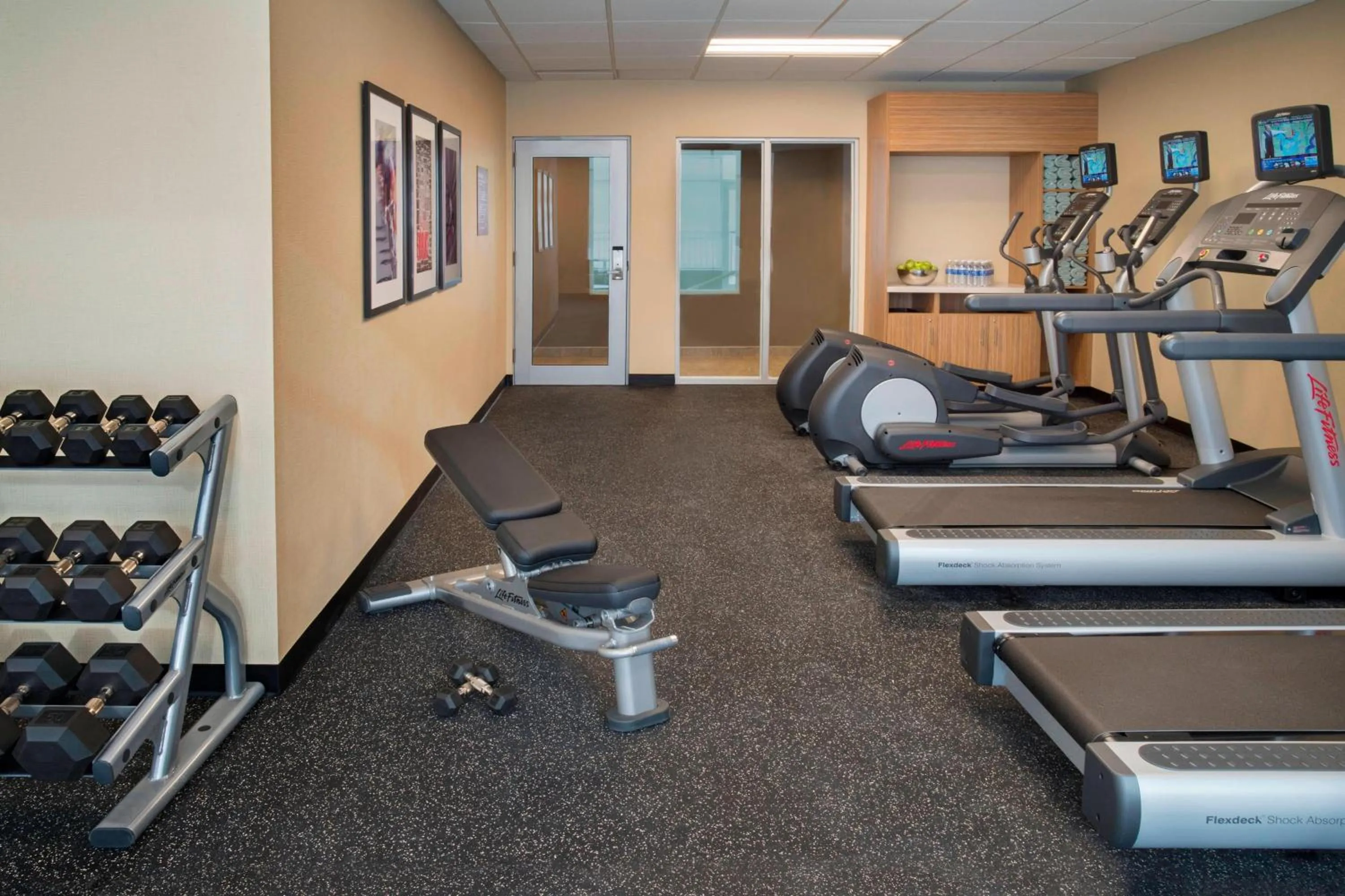 Fitness centre/facilities in TownePlace Suites by Marriott Ottawa Kanata