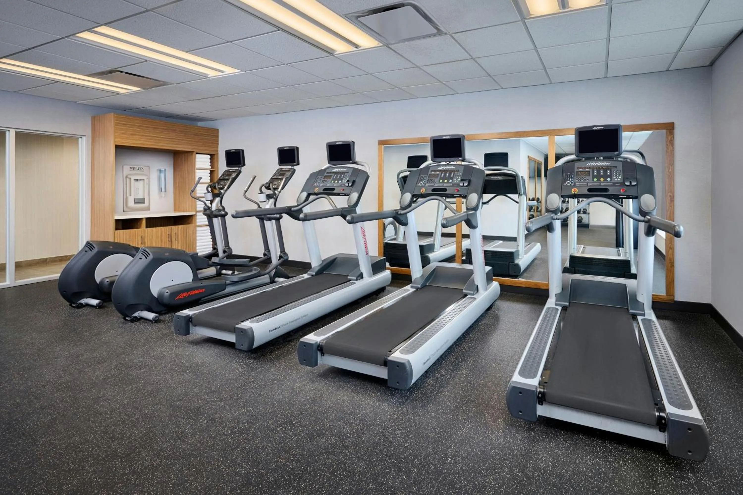 Fitness centre/facilities in TownePlace Suites by Marriott Ottawa Kanata