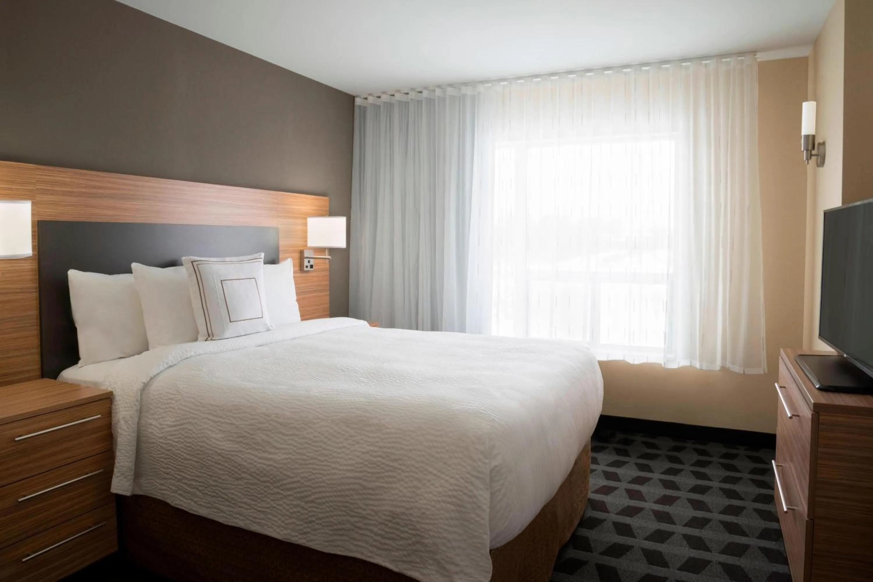 Bedroom, Bed in TownePlace Suites by Marriott Ottawa Kanata