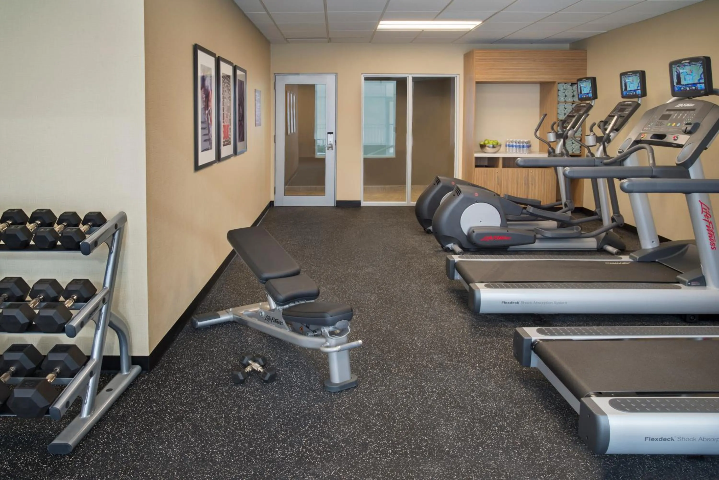 Fitness centre/facilities in TownePlace Suites by Marriott Ottawa Kanata