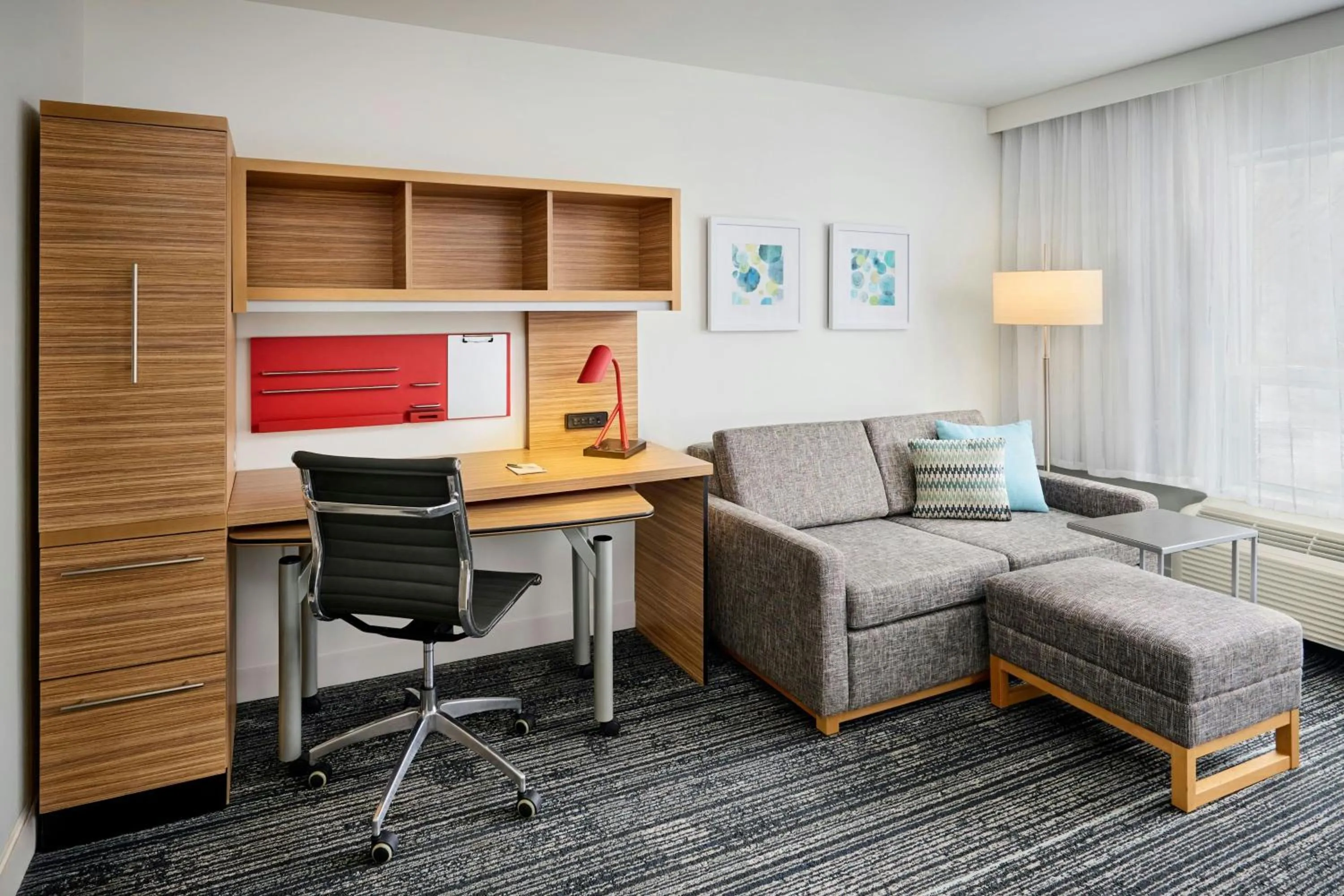 Living room in TownePlace Suites by Marriott Ottawa Kanata