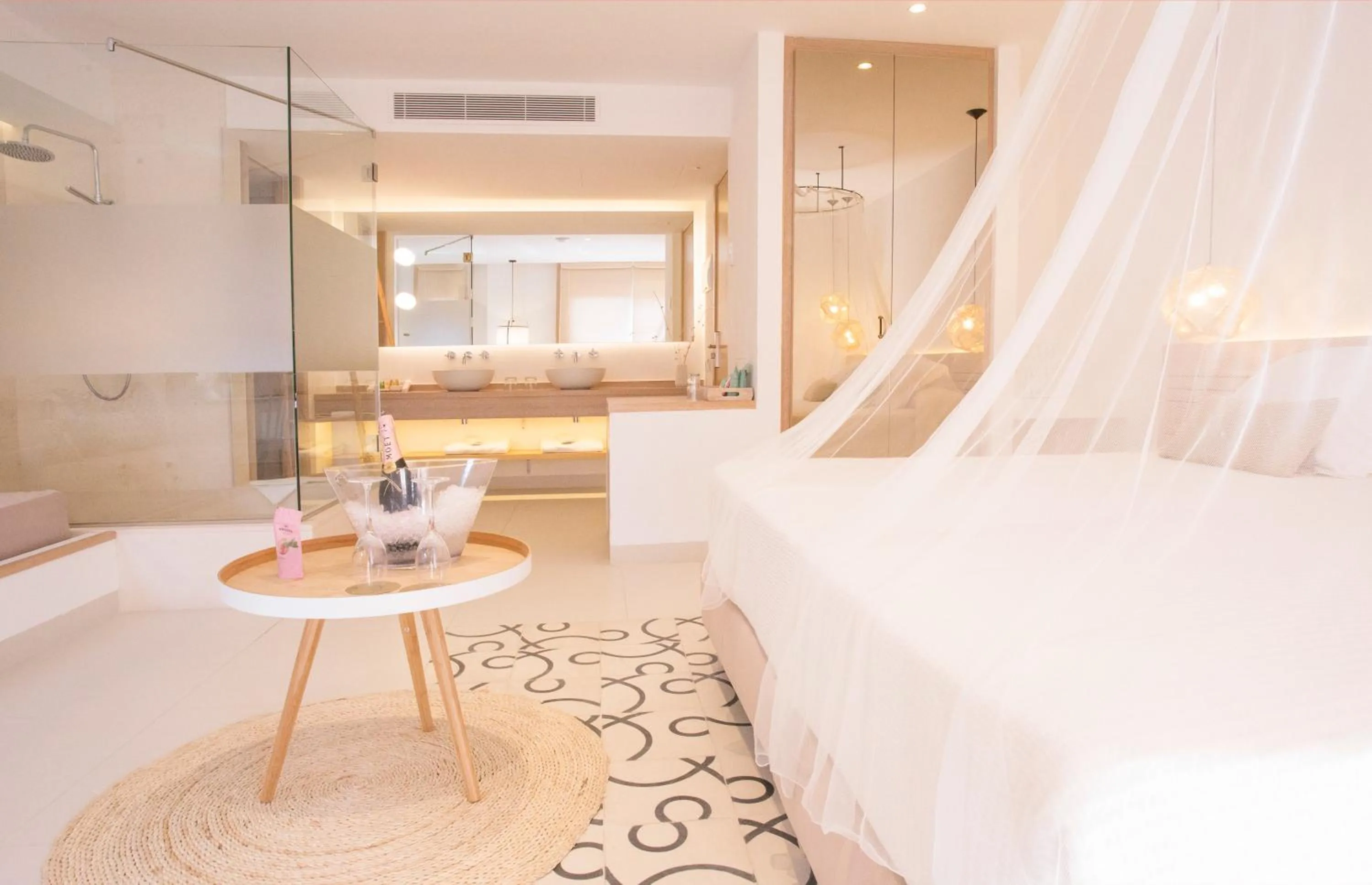 Bathroom, Bed in Gatzara Suites Santa Gertrudis