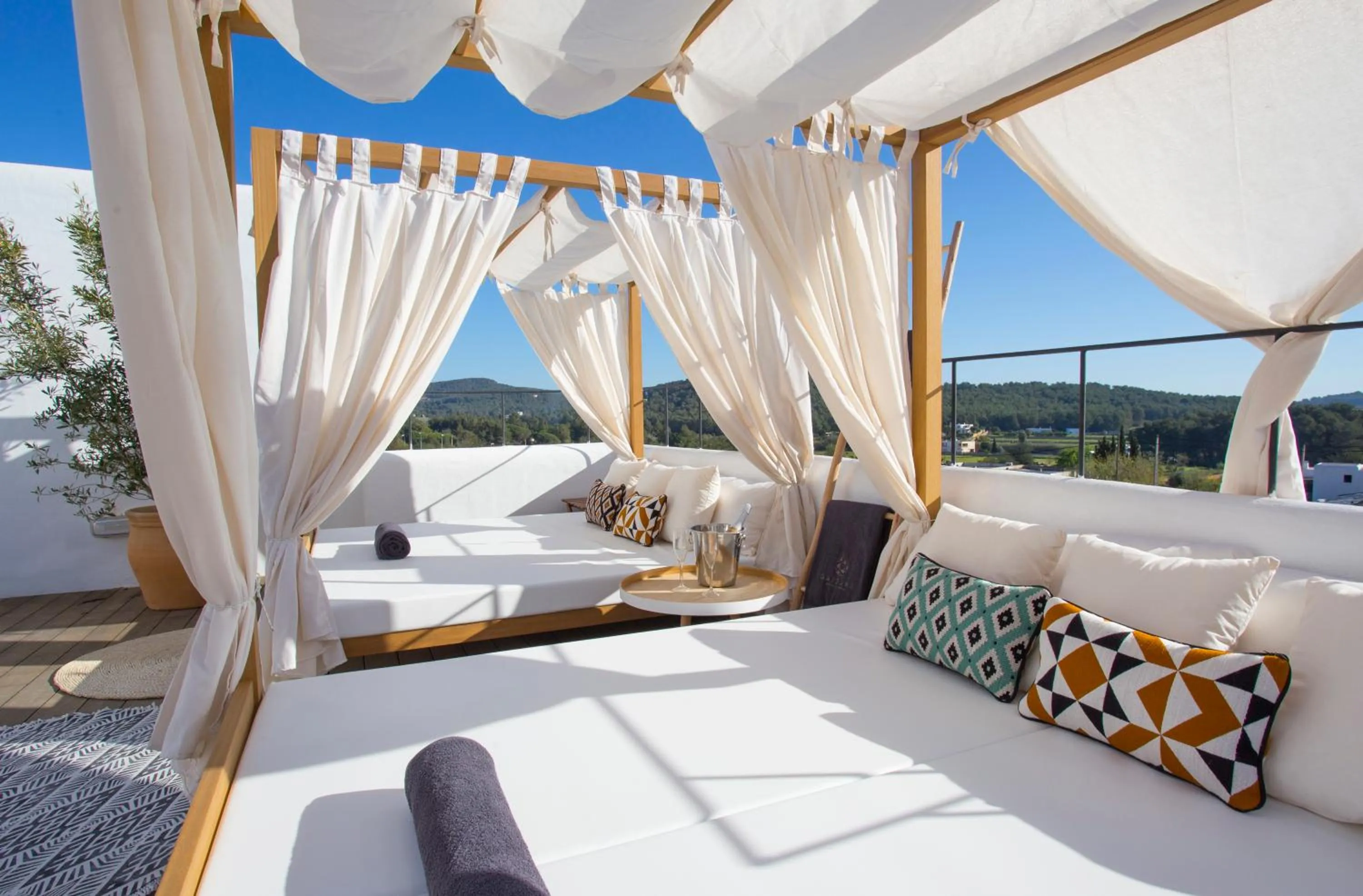 Day, Bed in Gatzara Suites Santa Gertrudis