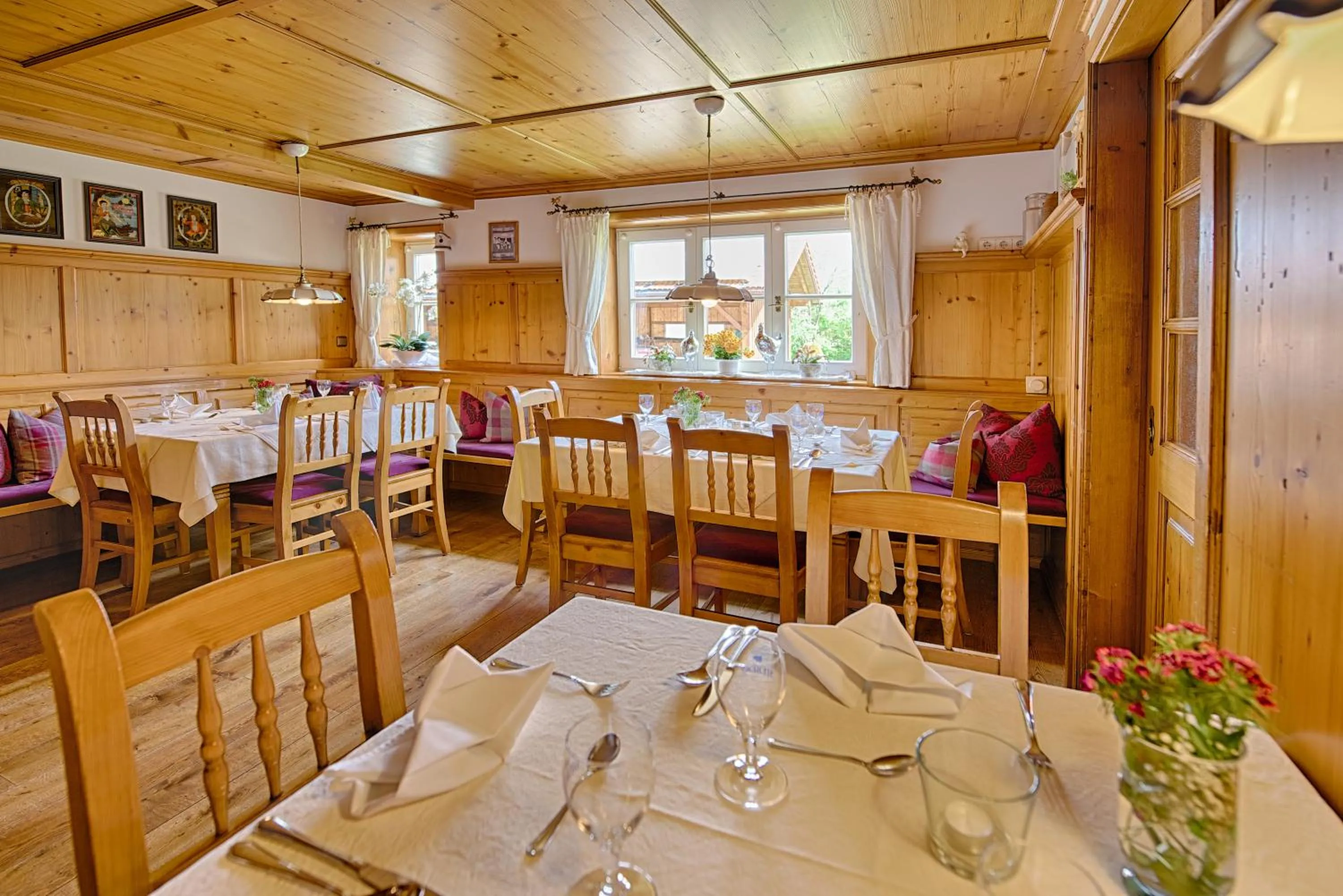 Restaurant/places to eat in Ferienhotel Starennest