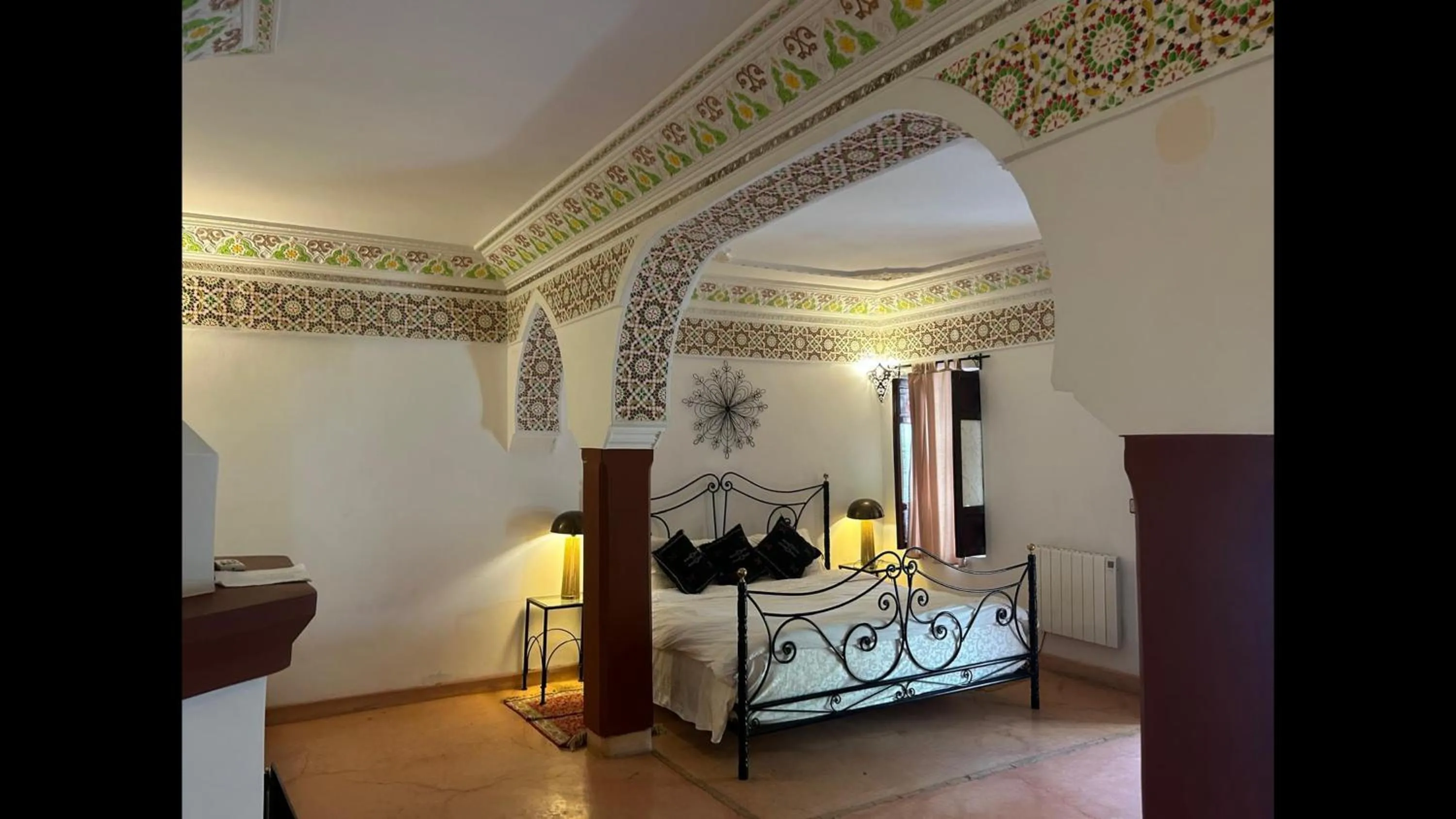 Bed in Riad le dromadaire bleu by Weekome