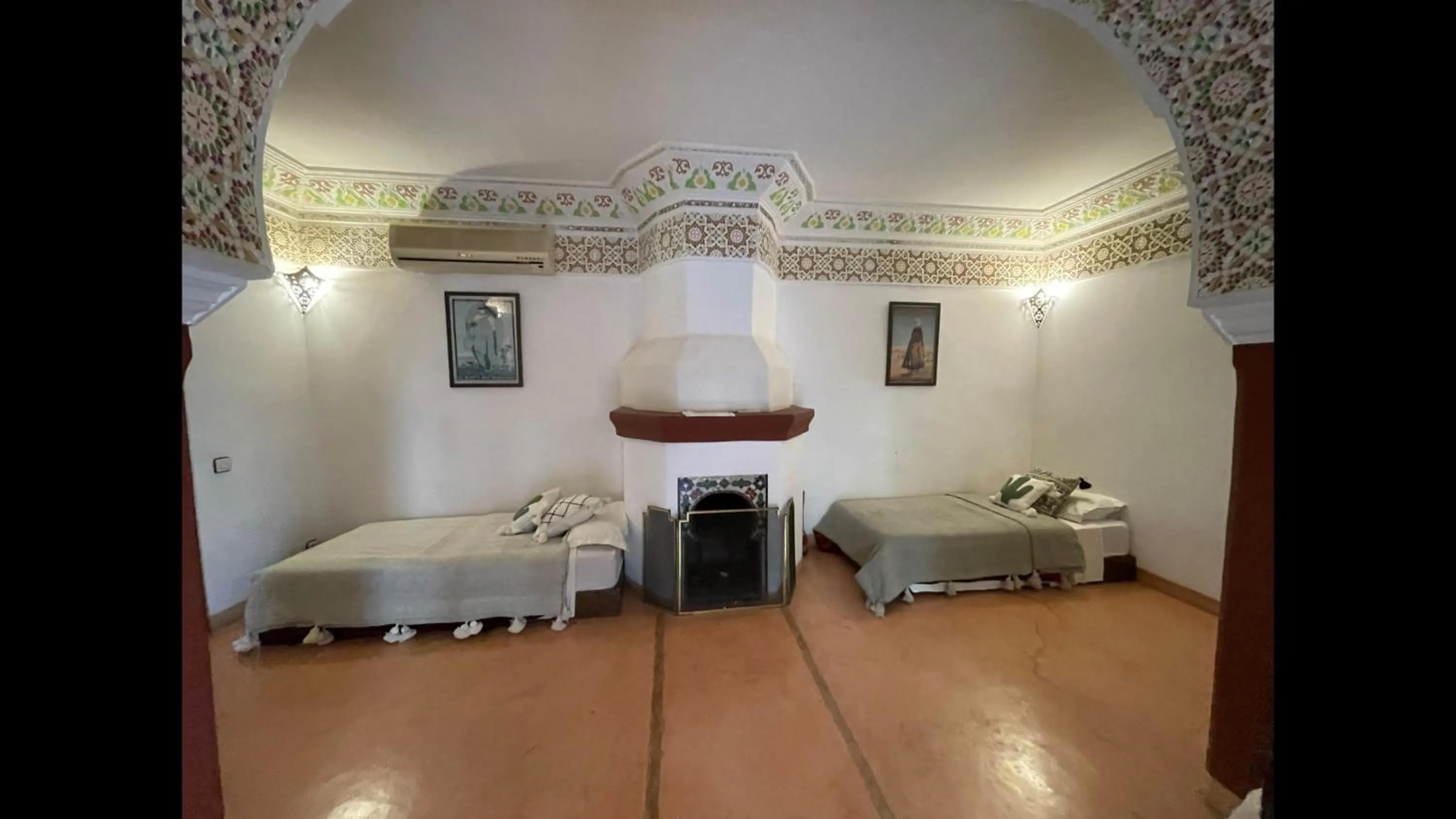 Bed in Riad le dromadaire bleu by Weekome
