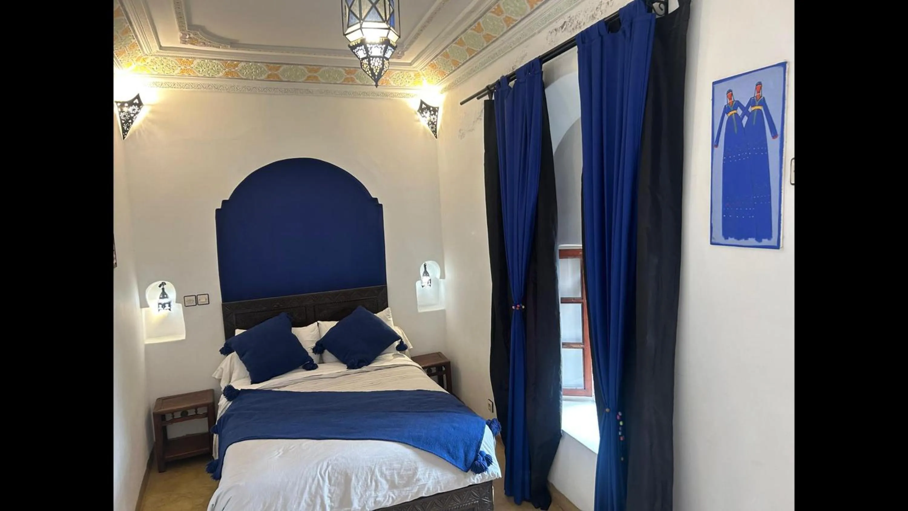 Bed in Riad le dromadaire bleu by Weekome