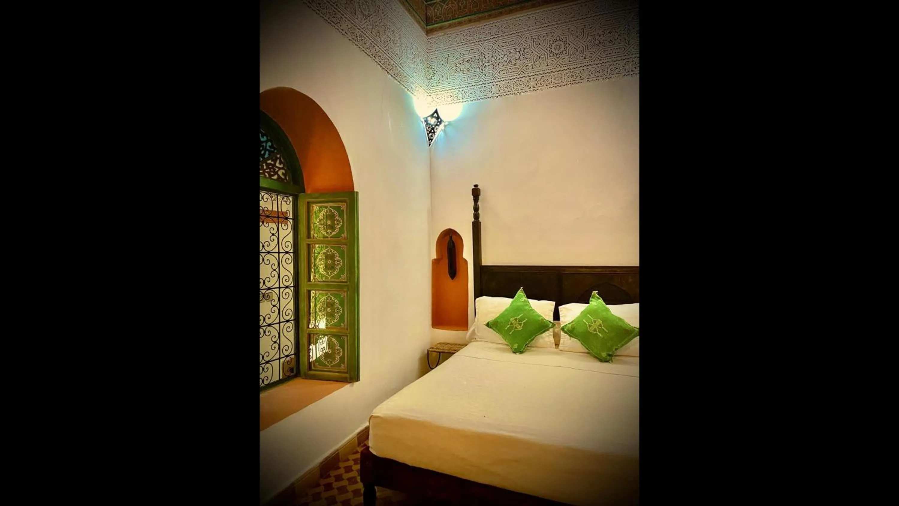 Bed in Riad le dromadaire bleu by Weekome
