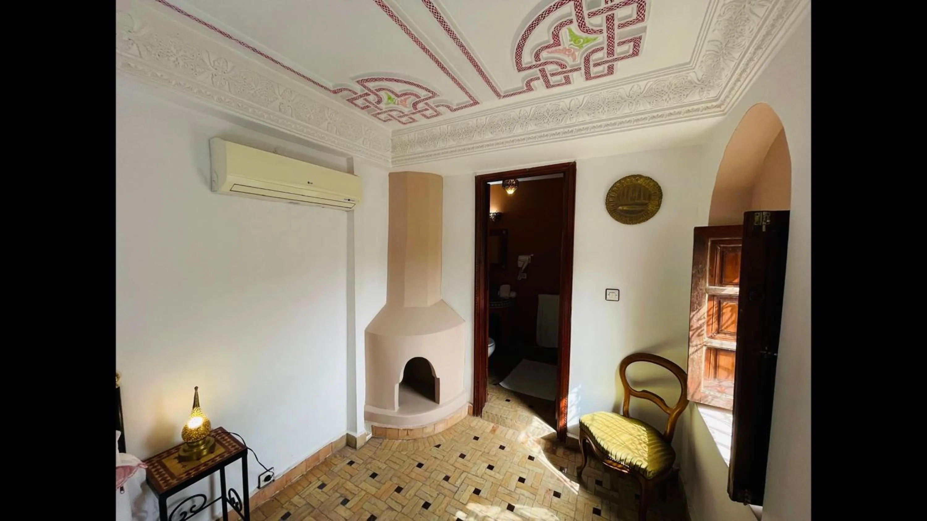 Bed in Riad le dromadaire bleu by Weekome