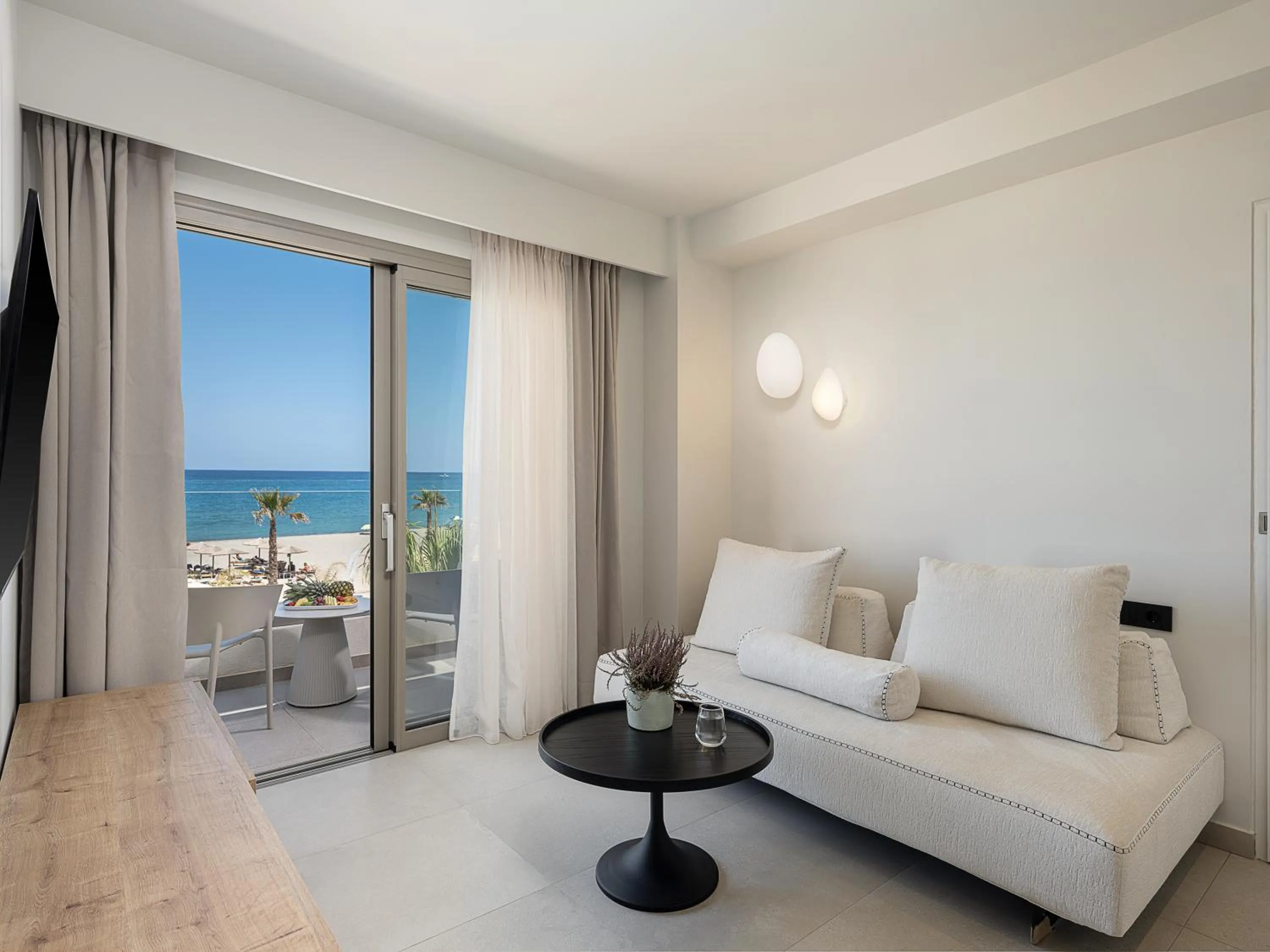 Seating area, Bed in Iperion Beach Hotel