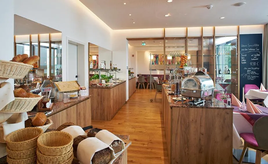 Restaurant/places to eat in See- und Waldresort Gröbern