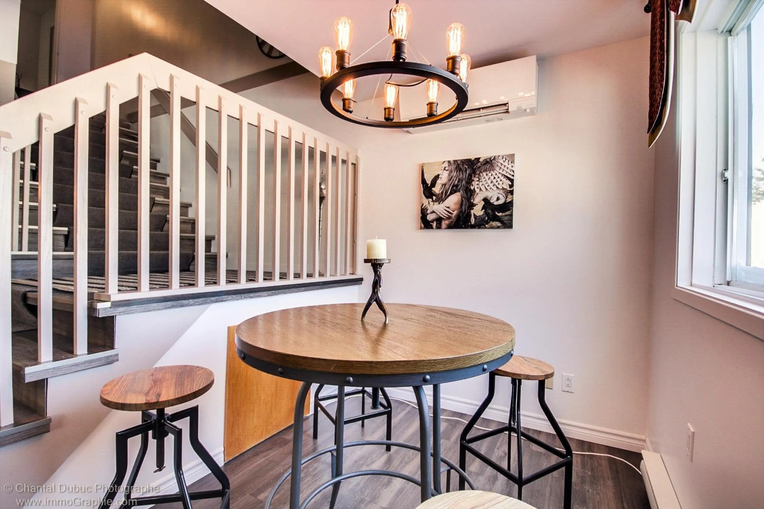 Dining area in Auberge motel drakkar