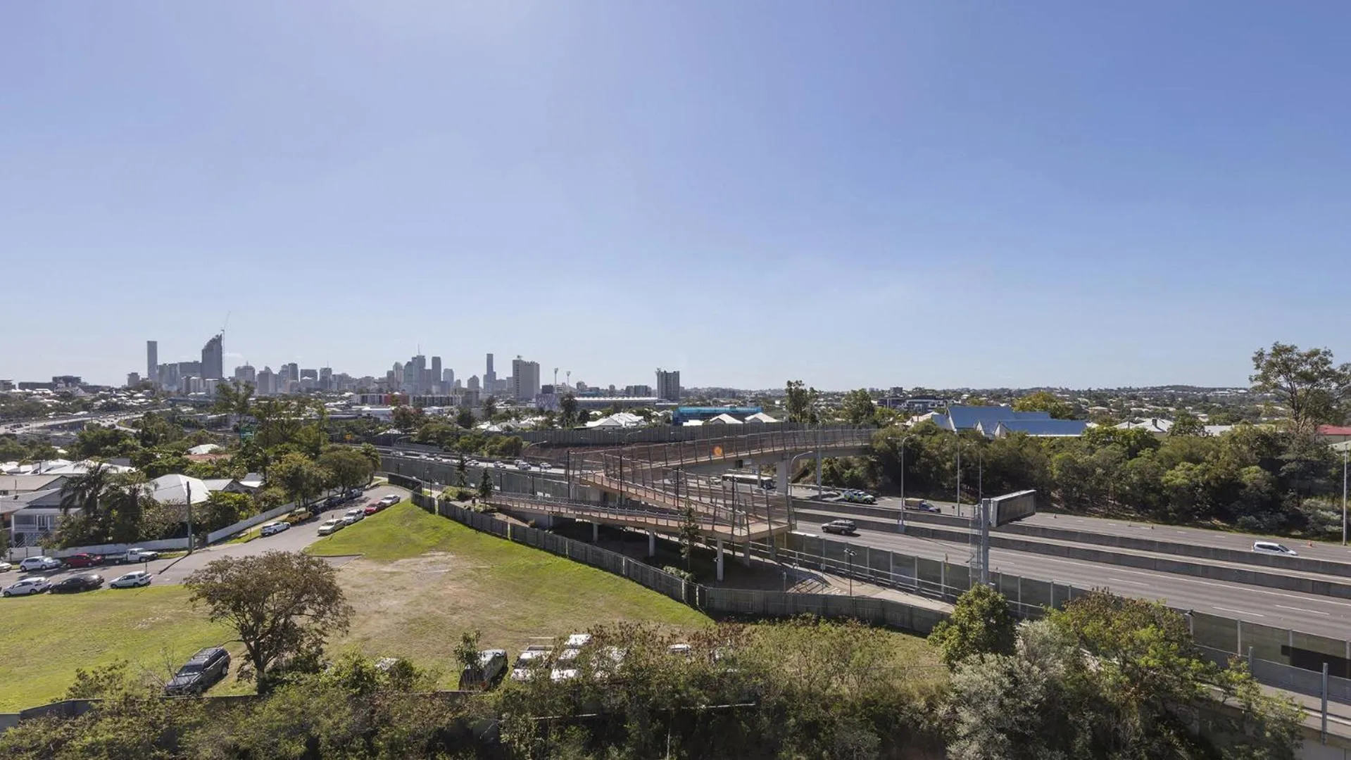 City view in Oaks Brisbane Woolloongabba Suites