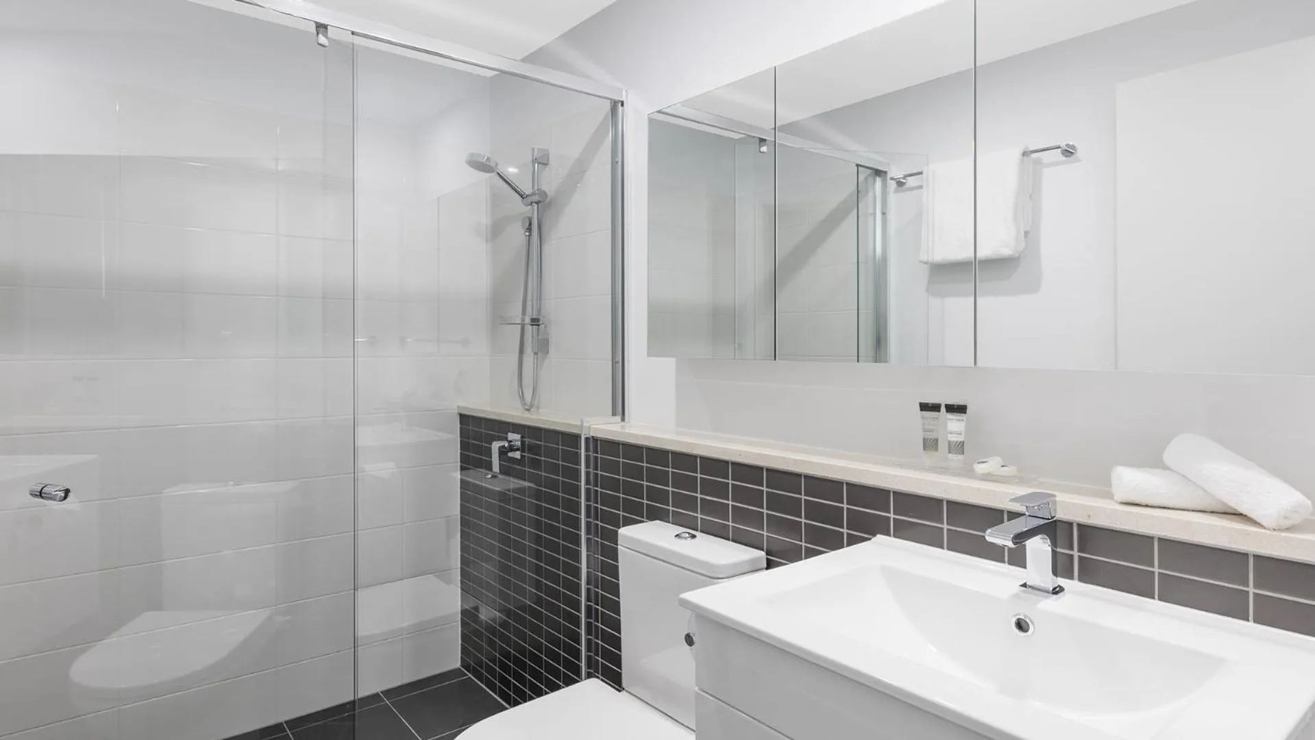 Shower in Oaks Brisbane Woolloongabba Suites