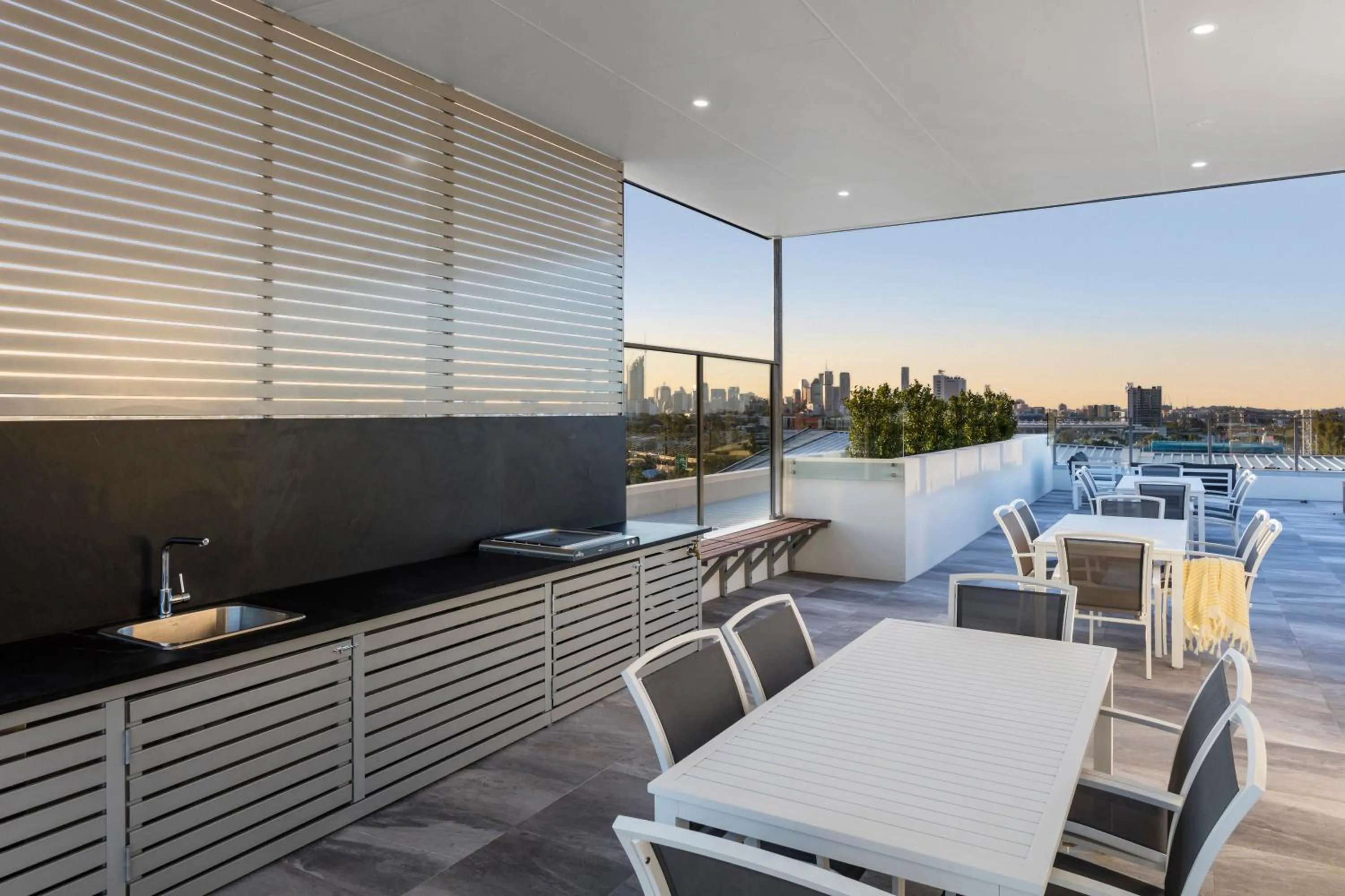 BBQ facilities in Oaks Brisbane Woolloongabba Suites