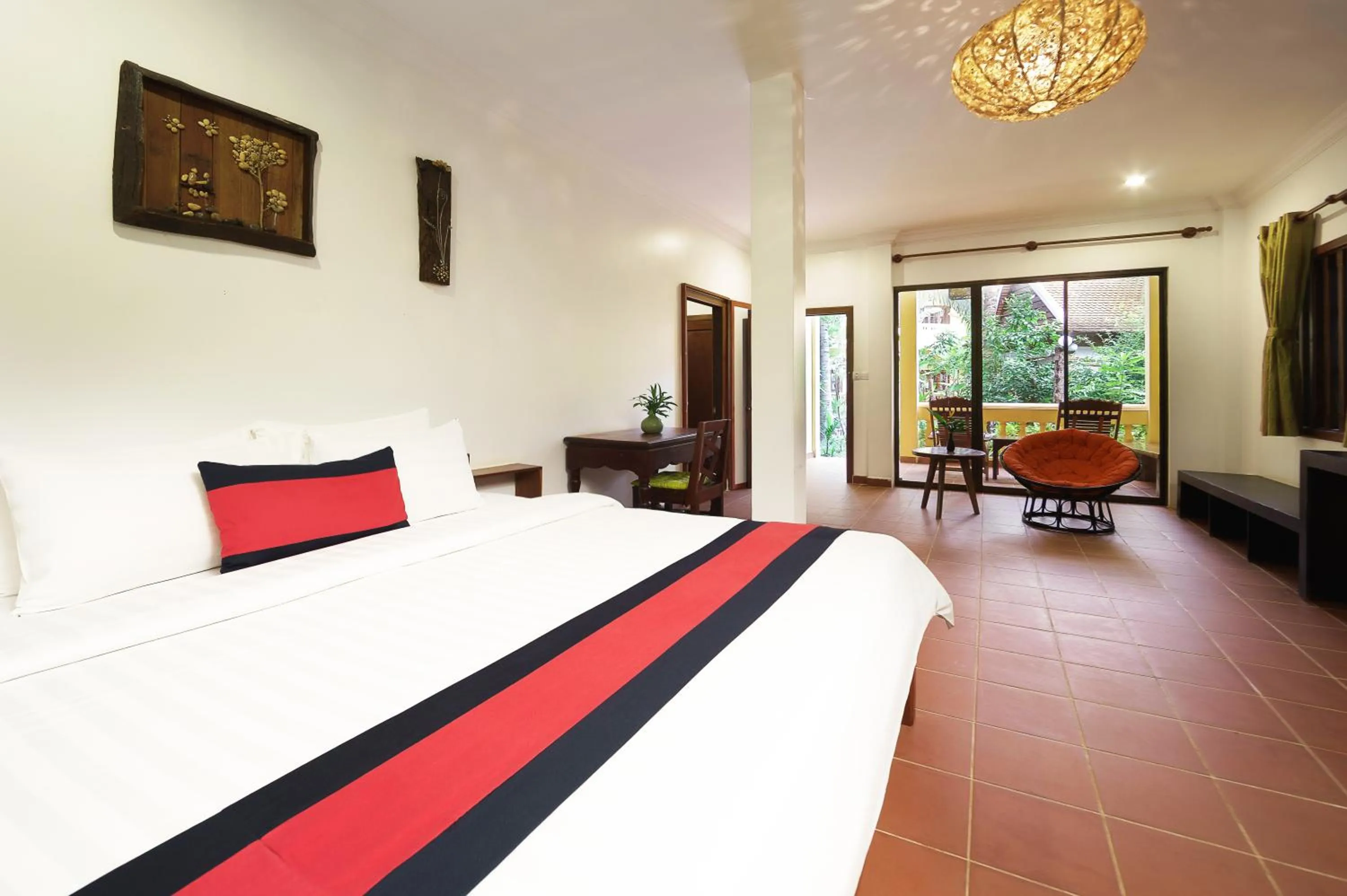 Bed in Le Jardin d'Angkor Hotel & Resort