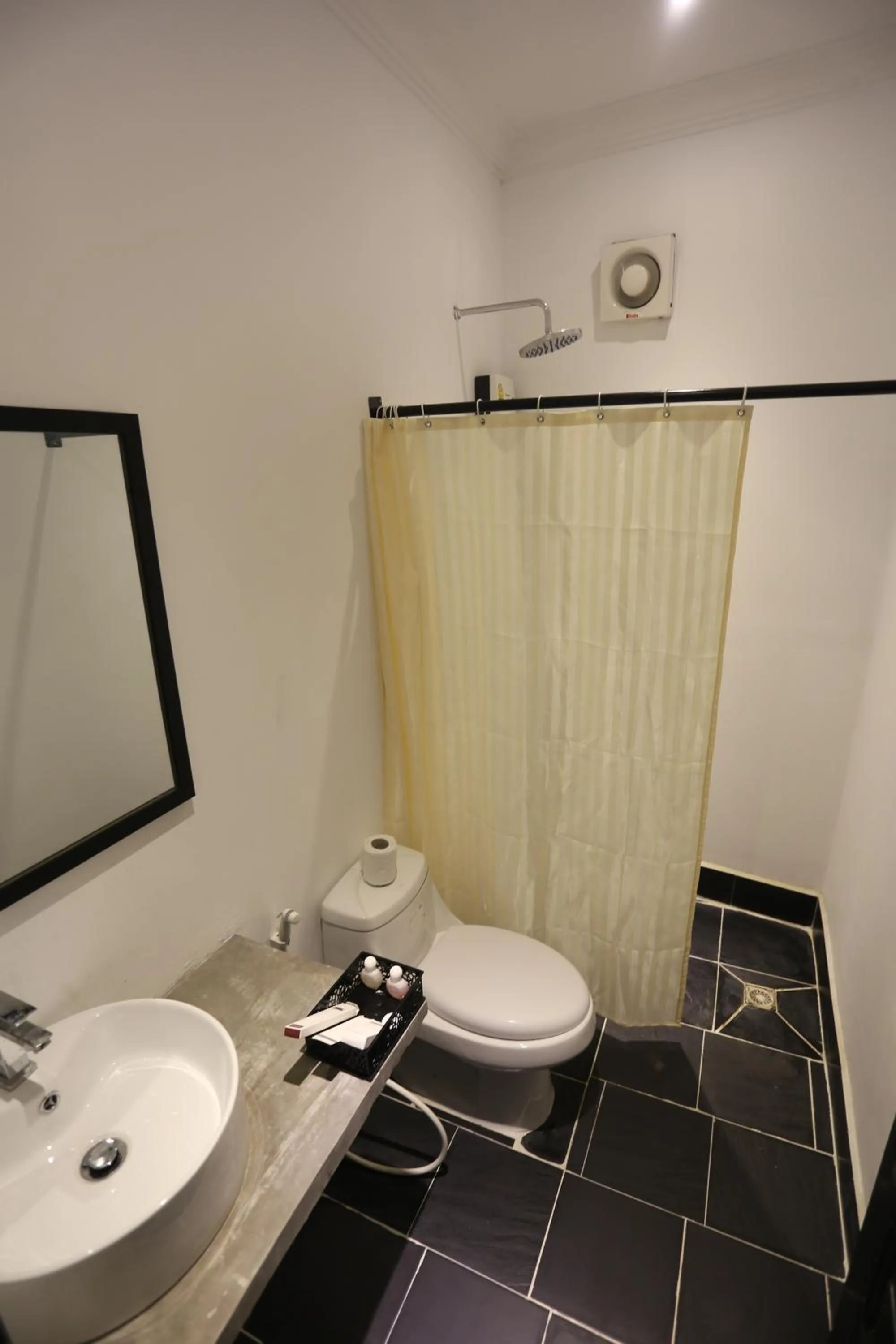 Bathroom in Pool Party Hostel