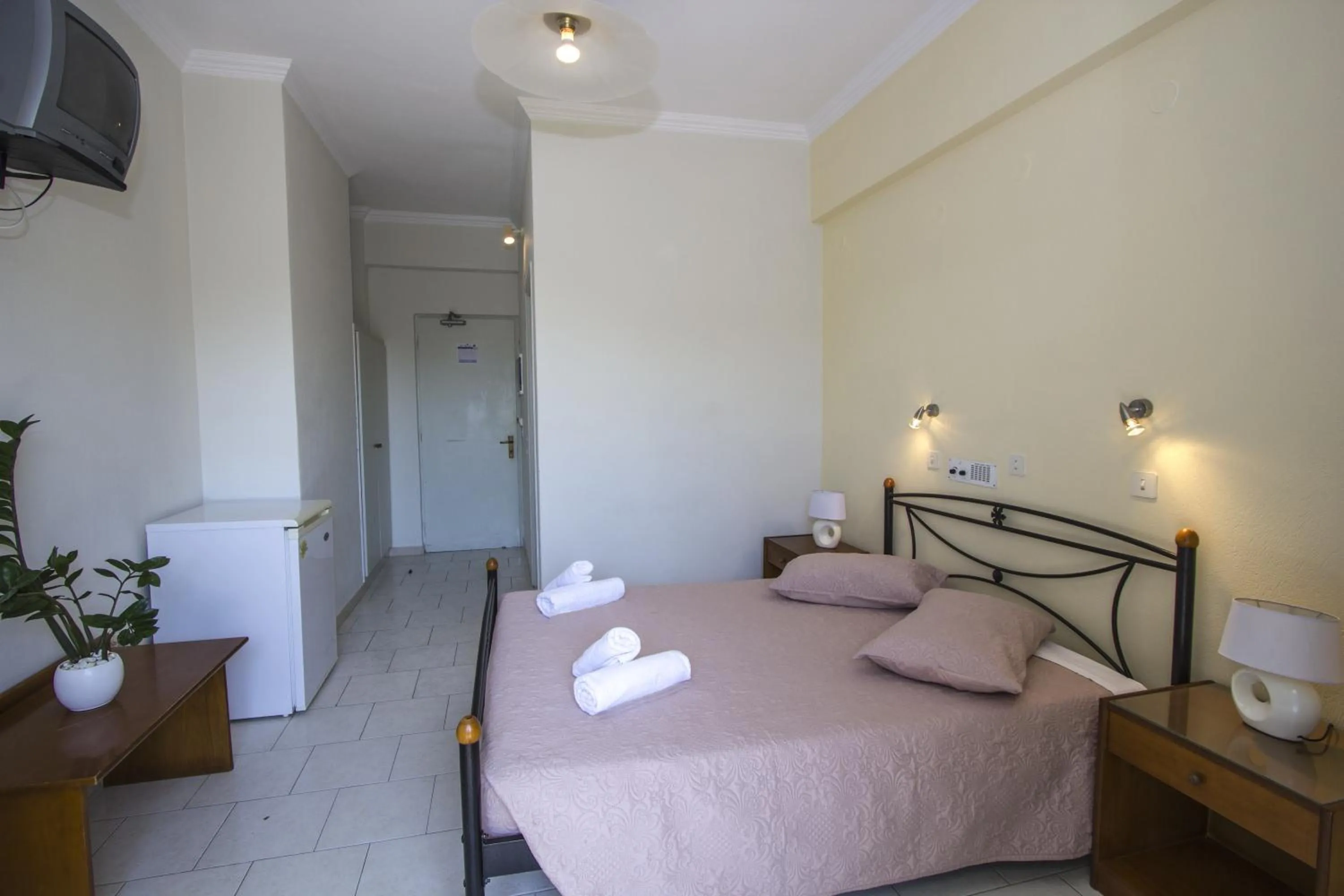 Photo of the whole room, Bed in Petra Nera