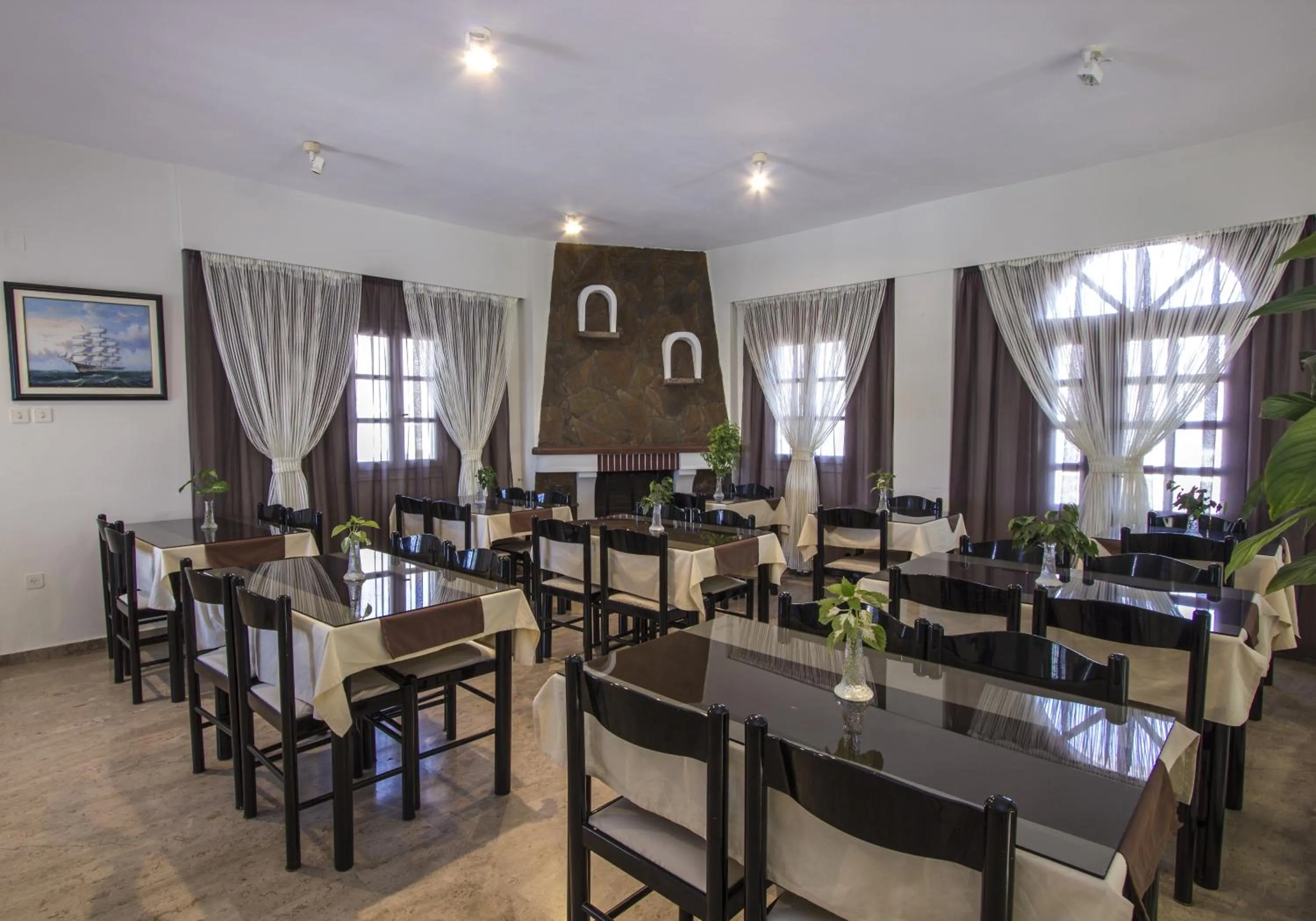 Restaurant/places to eat in Petra Nera