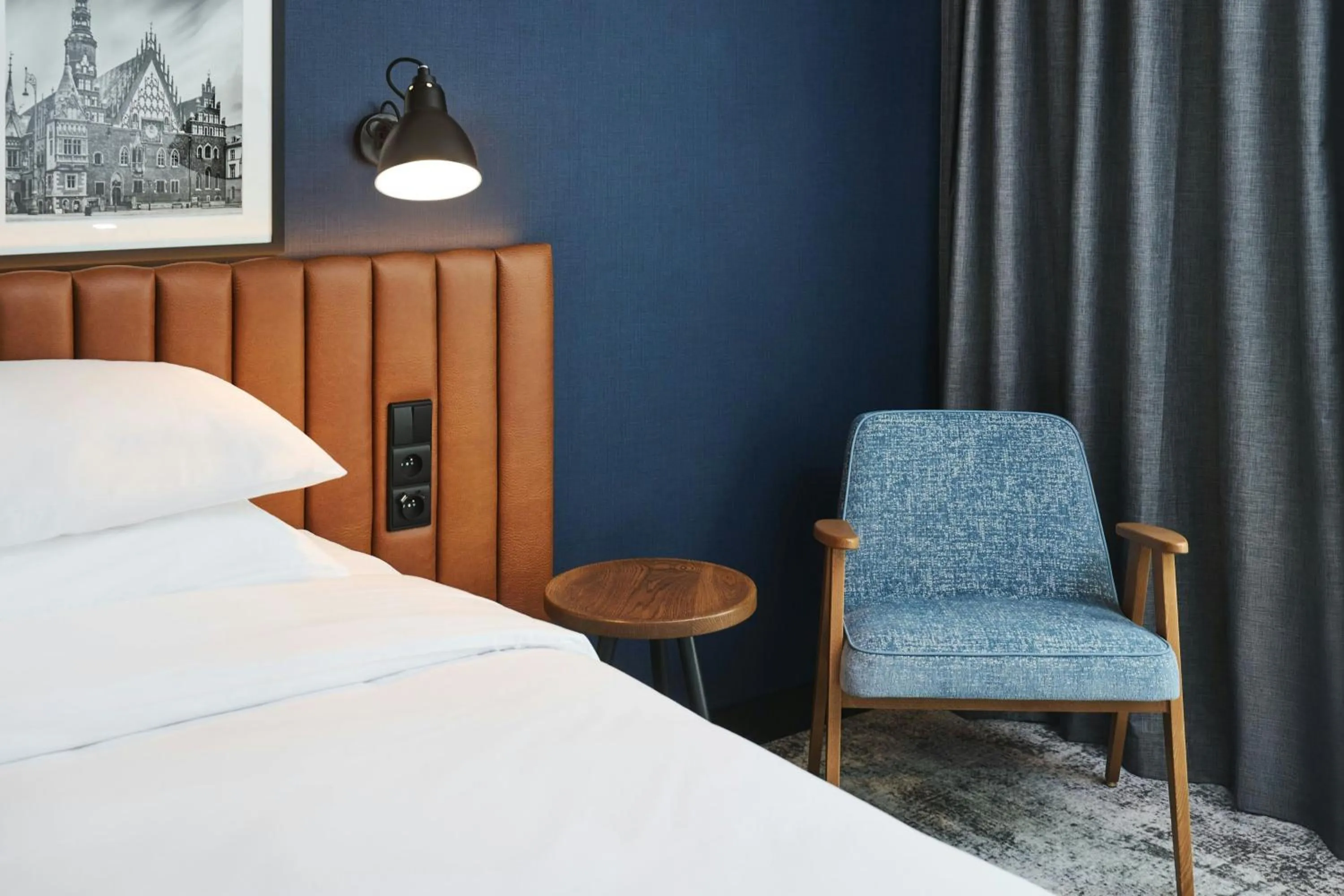 Photo of the whole room, Bed in Four Points by Sheraton Wroclaw