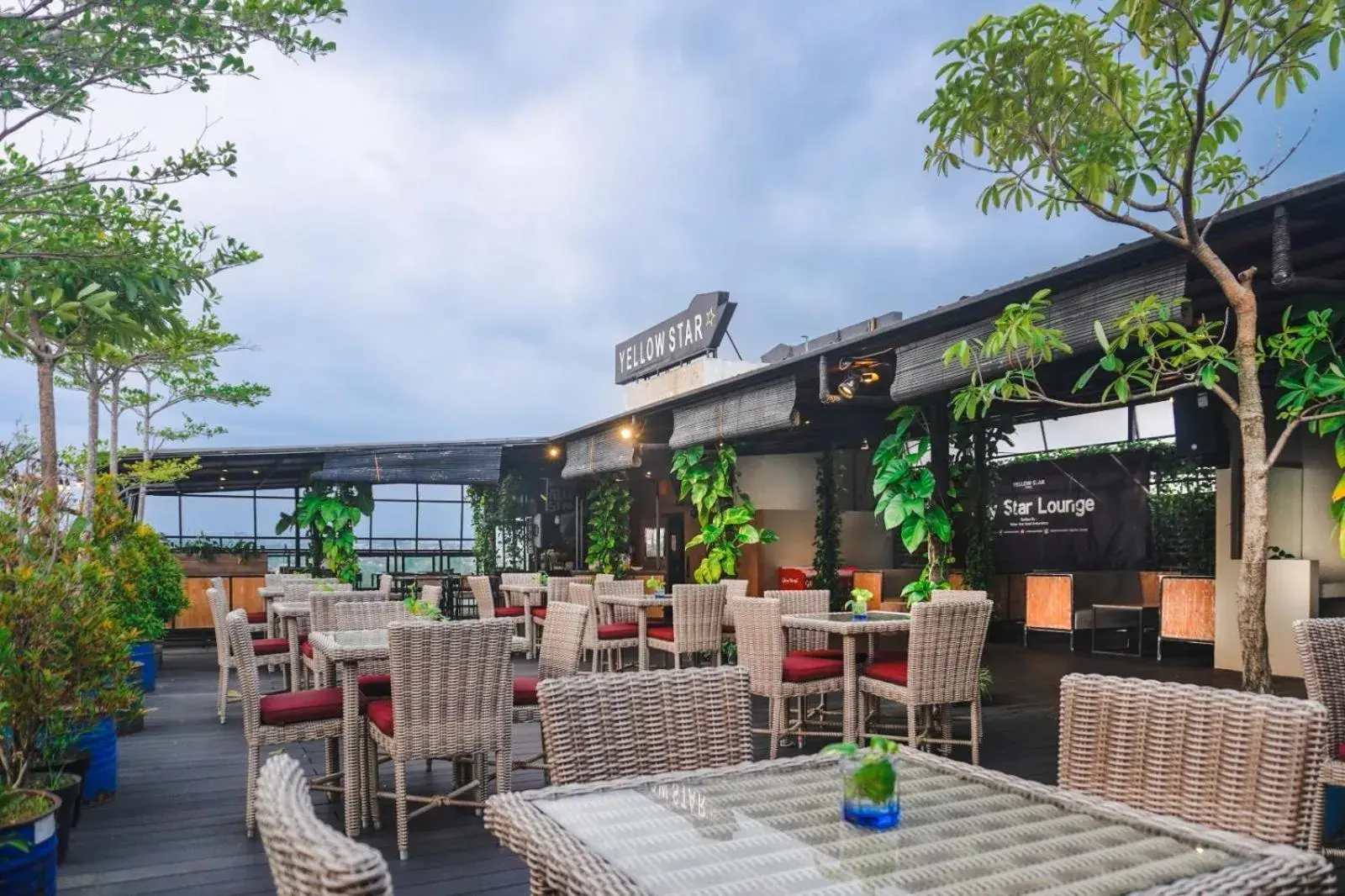 Lounge or bar in Yellow Star Ambarukmo Hotel Lounge or bar in Yellow Star Ambarukmo Hotel