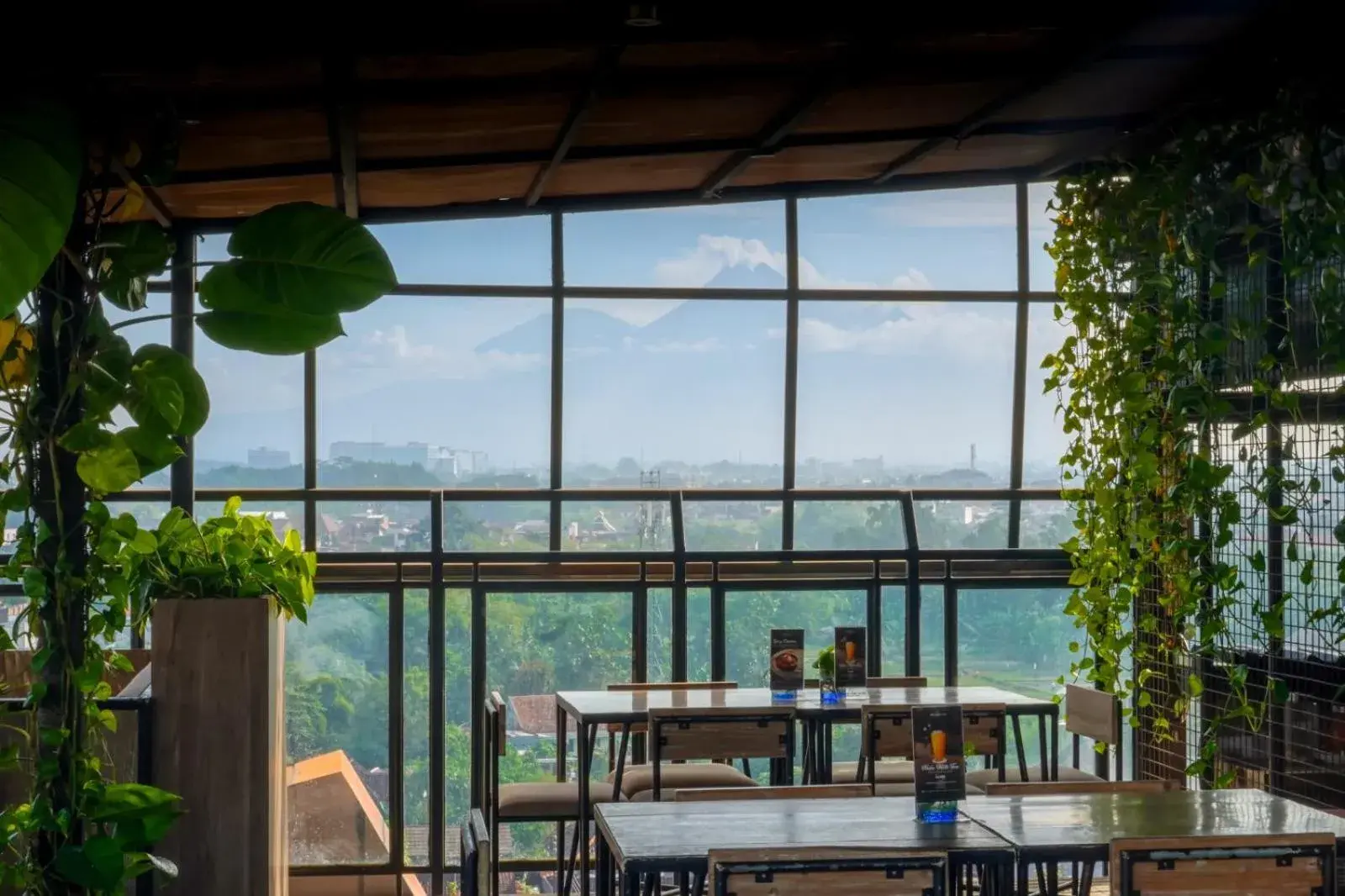 Lounge or bar in Yellow Star Ambarukmo Hotel Lounge or bar in Yellow Star Ambarukmo Hotel