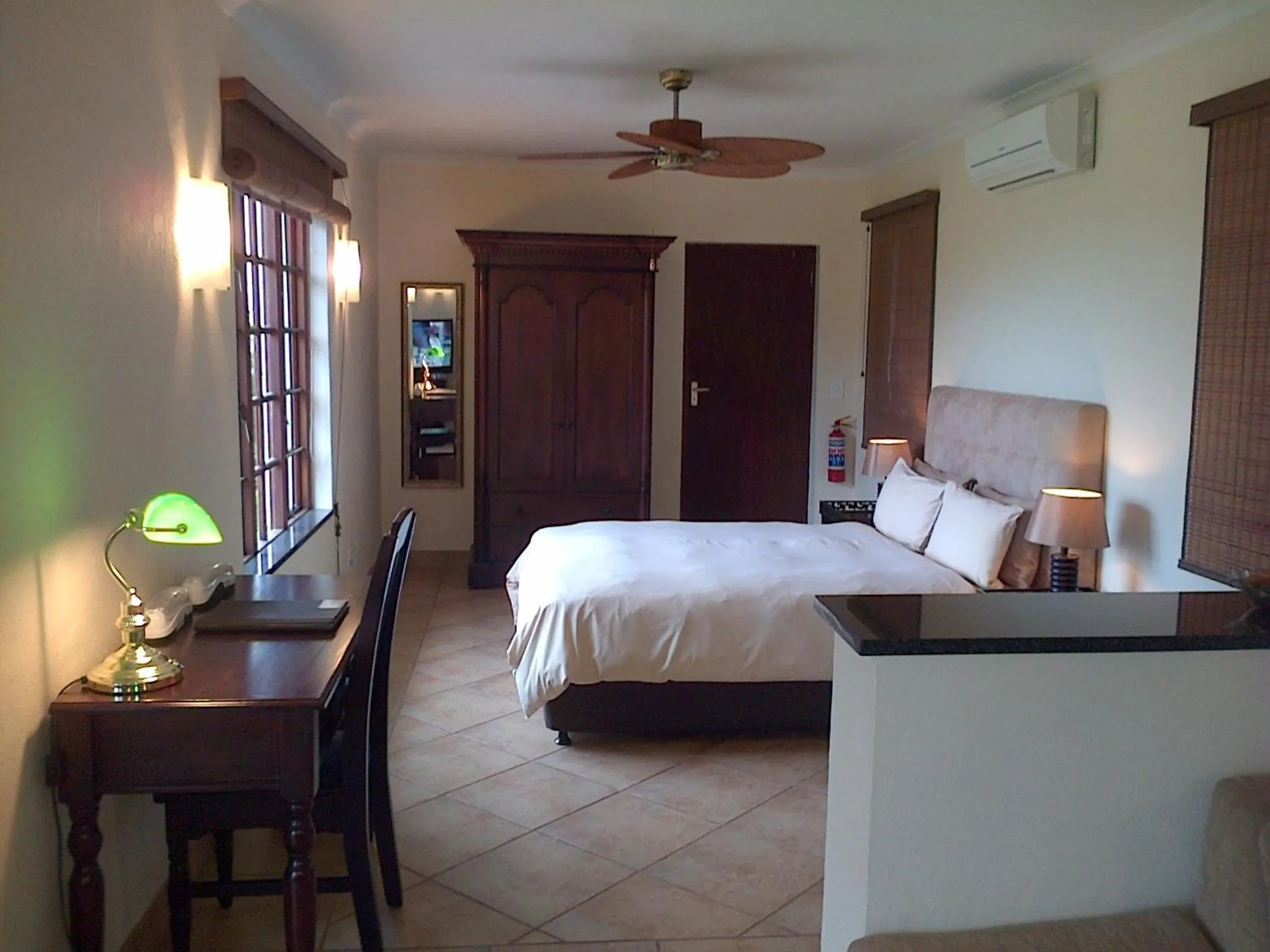 Bedroom, Bed in White House Lodge