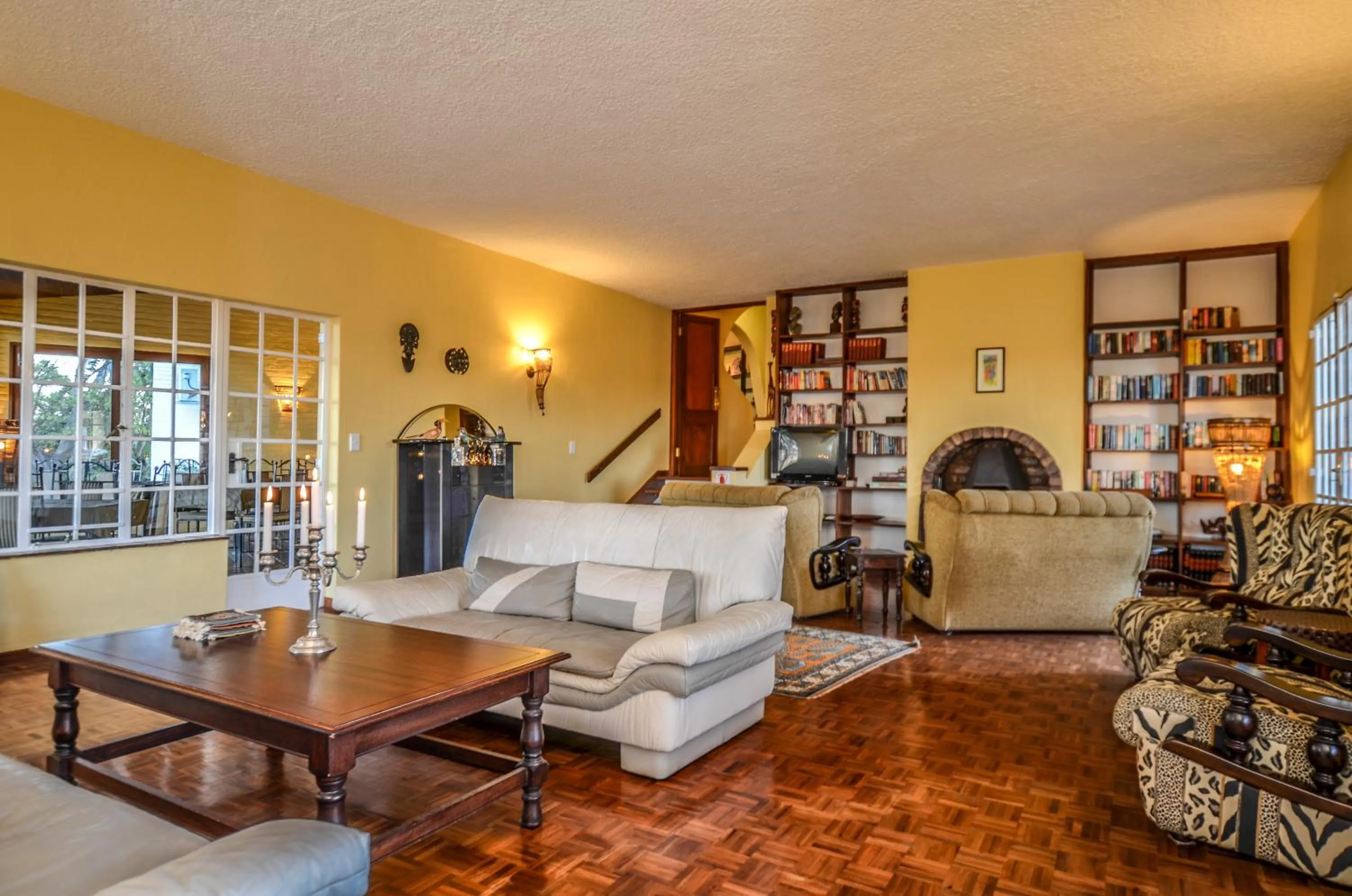 Communal lounge/ TV room in White House Lodge