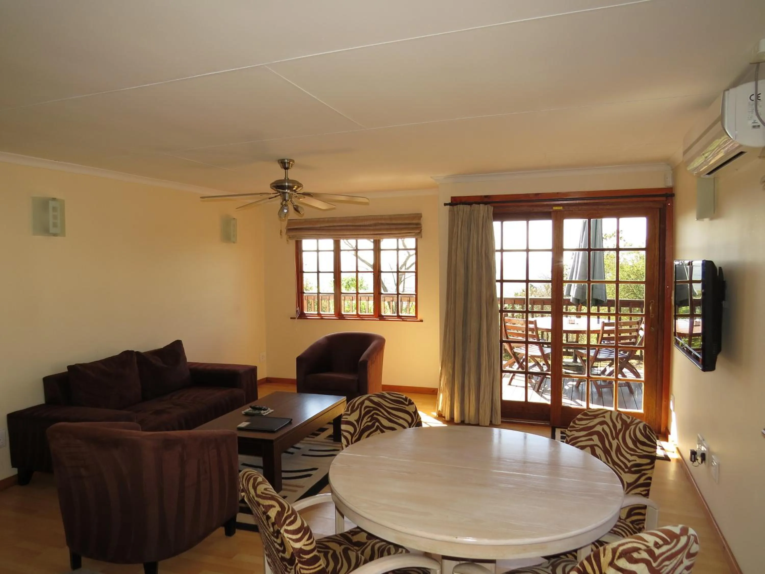 Living room in White House Lodge