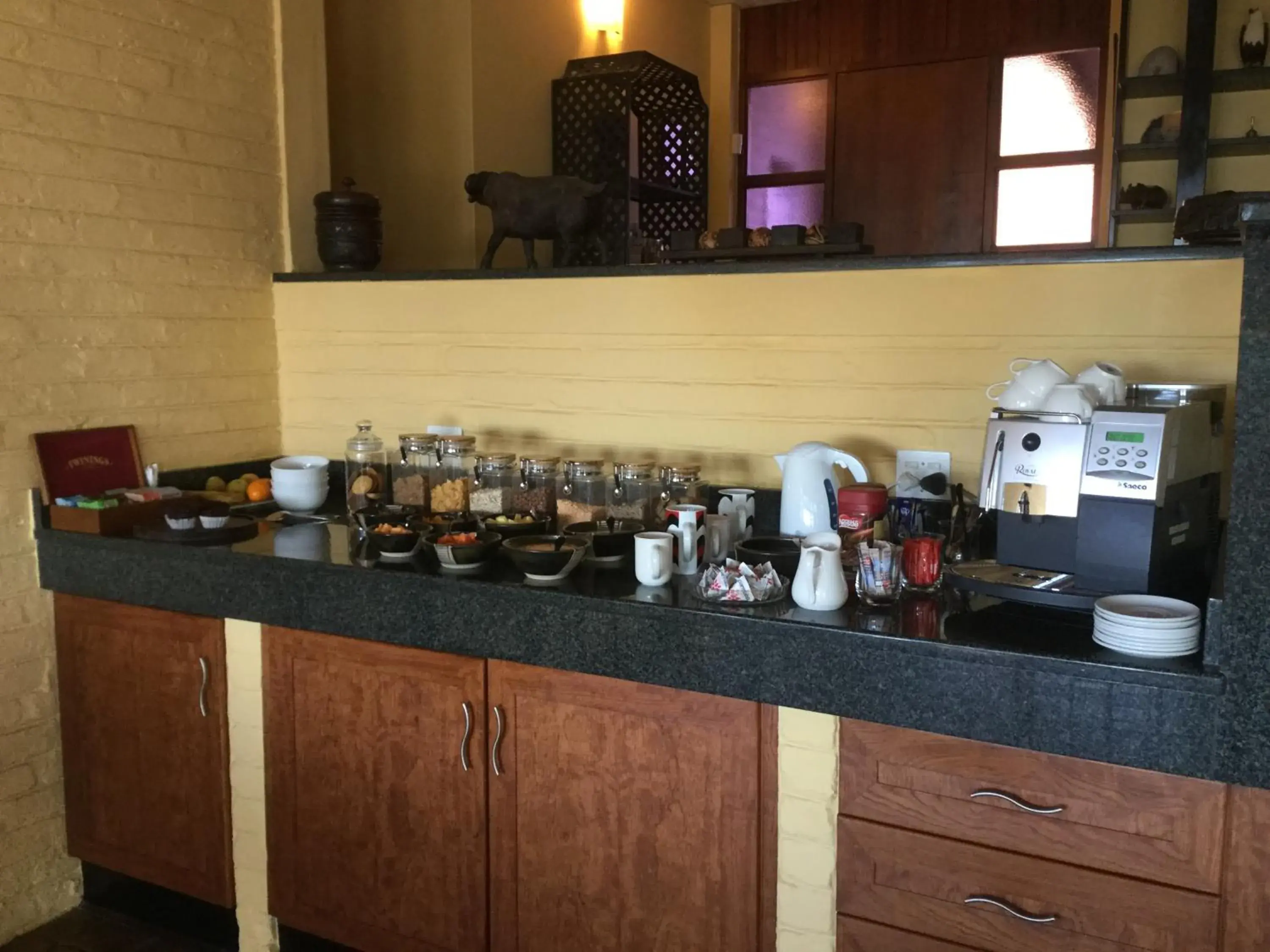 Breakfast in White House Lodge Breakfast in White House Lodge