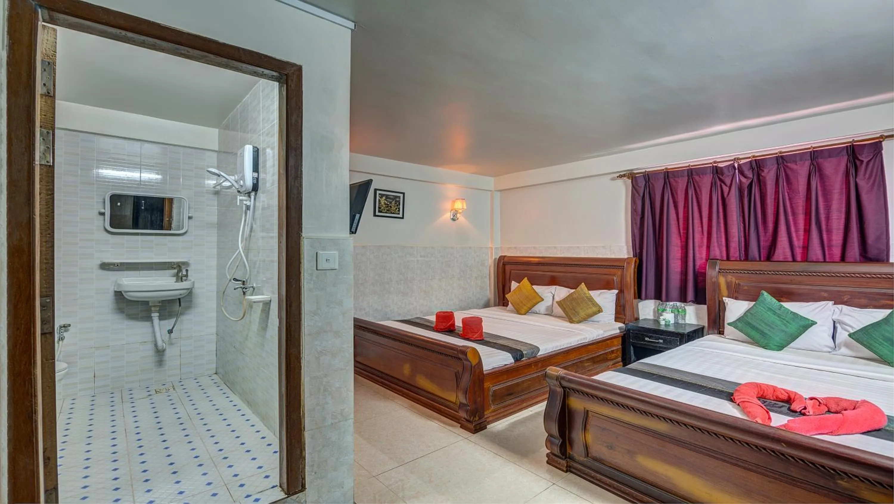 Bathroom, Bed in Siem Reap Pub Hostel