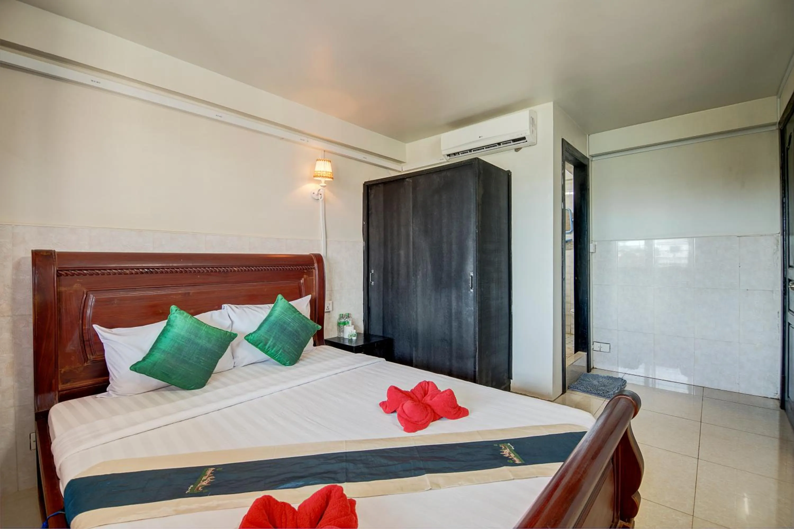 Bedroom, Bed in Siem Reap Pub Hostel