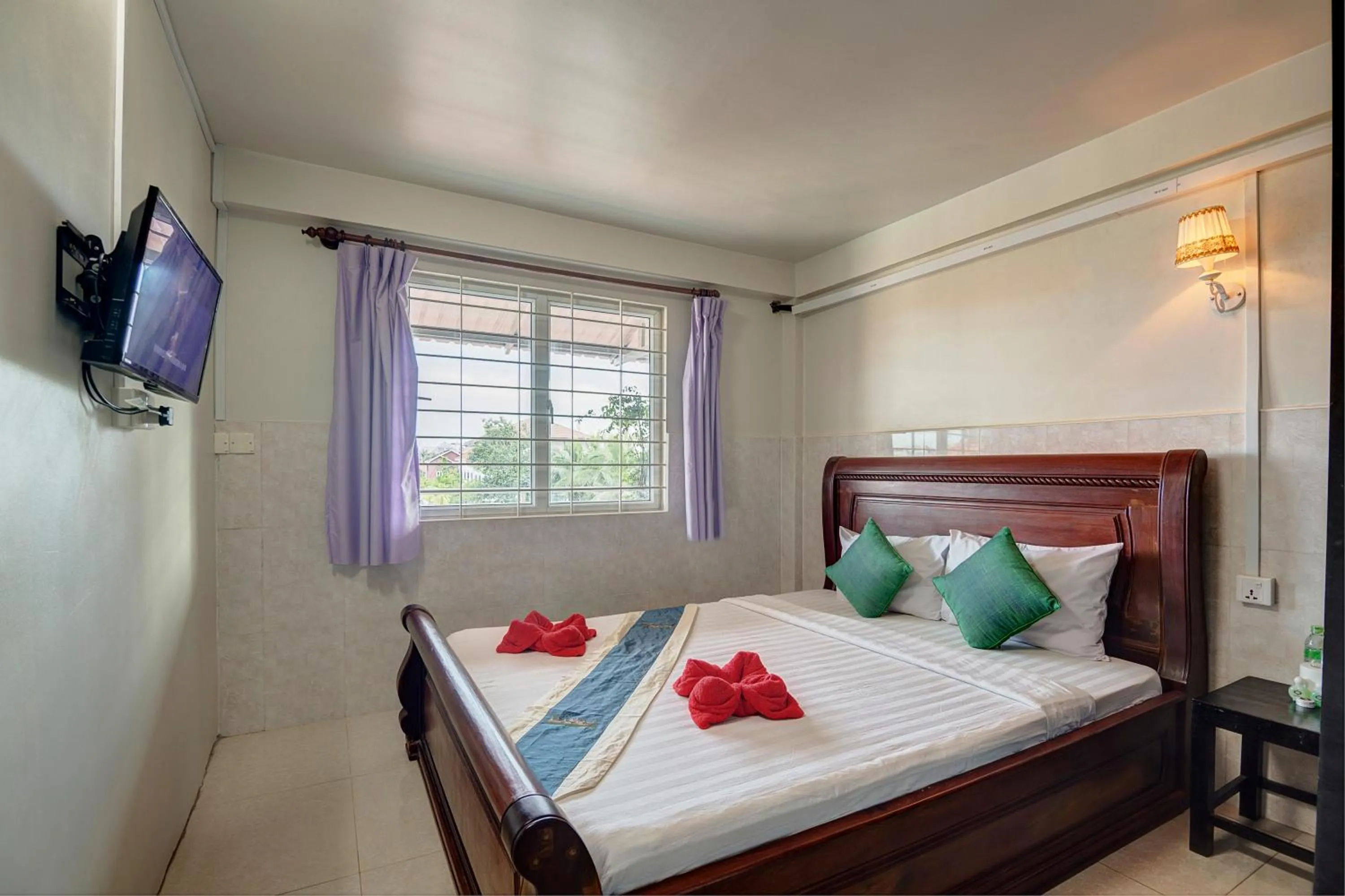Photo of the whole room, Bed in Siem Reap Pub Hostel