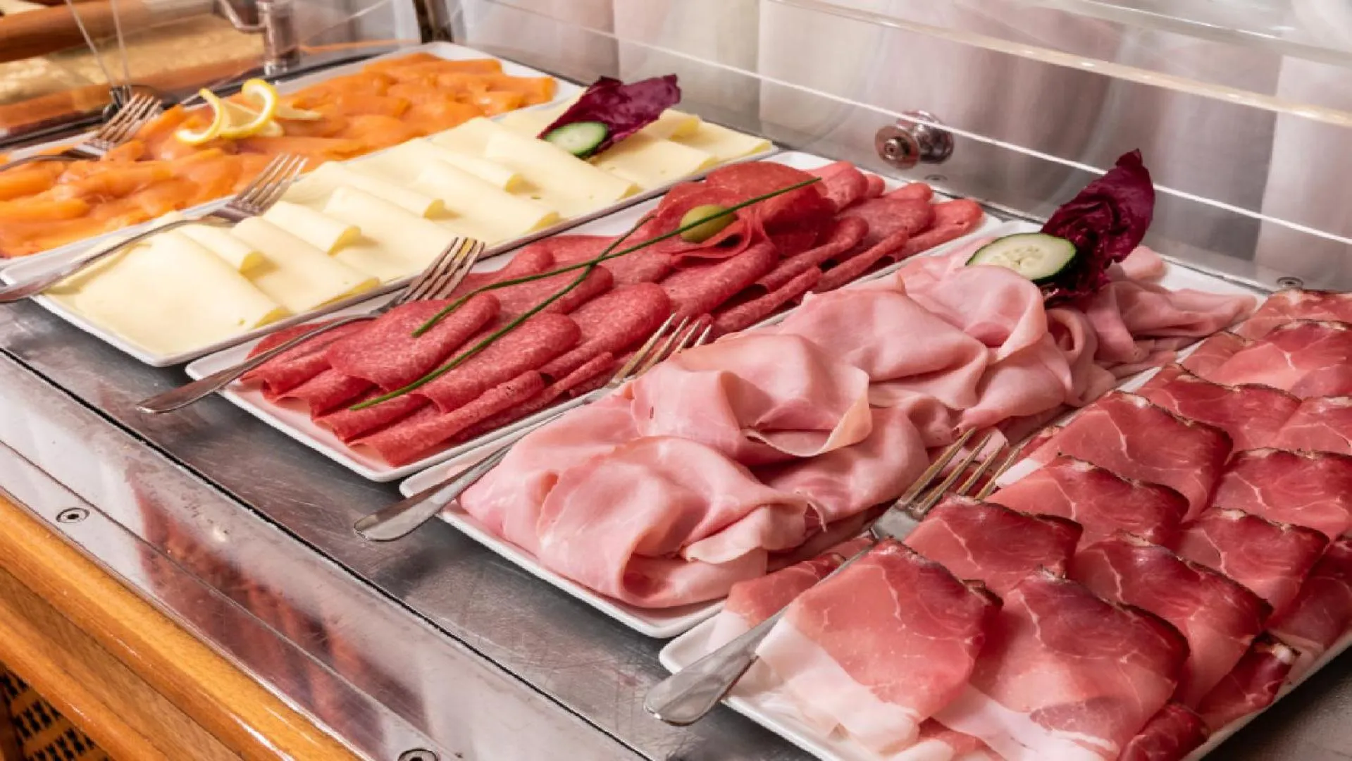 Buffet breakfast in Cityhotel Goldener Adler B&B