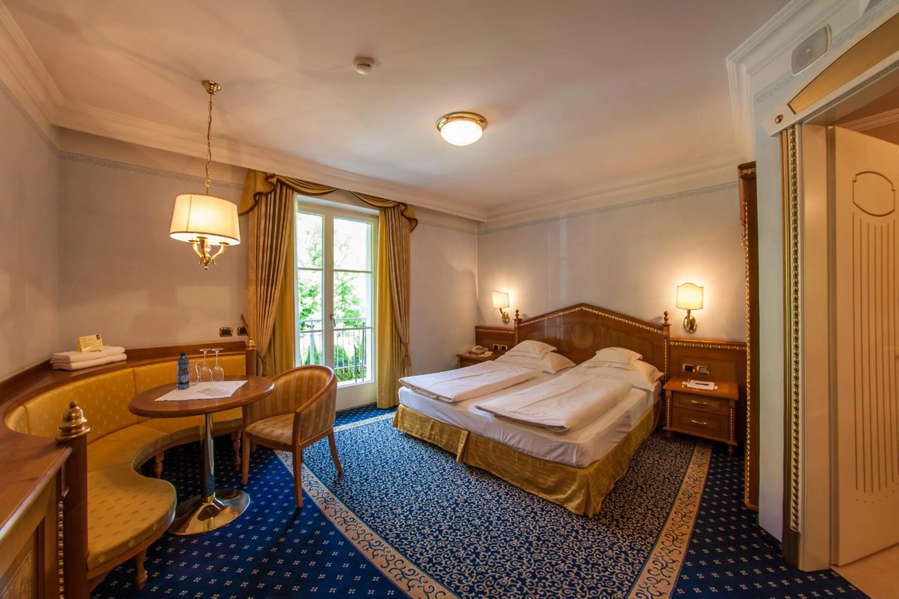 Photo of the whole room, Bed in Cityhotel Goldener Adler B&B